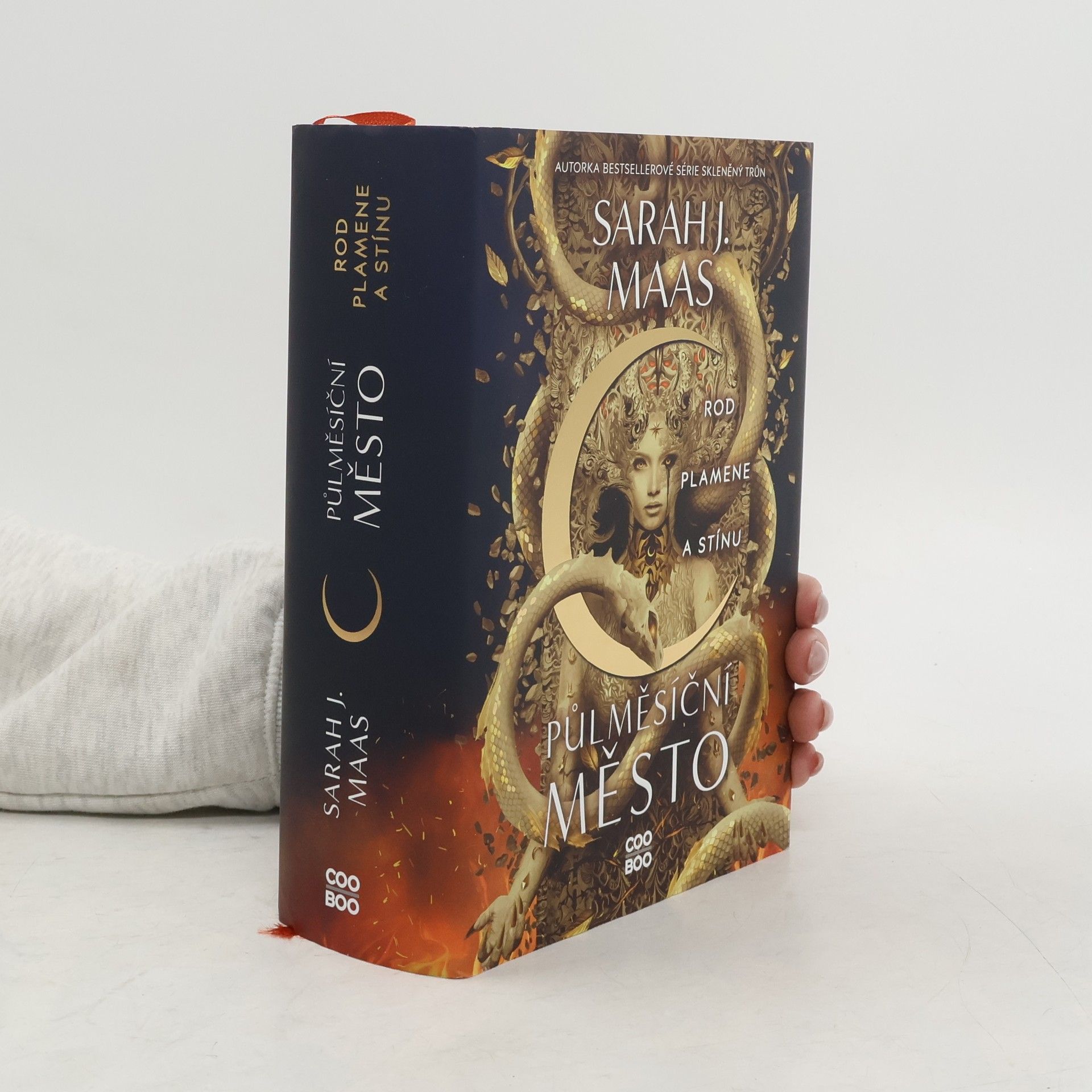 Sarah J. Maas Půlměsíční město. Rod plamene a stínu