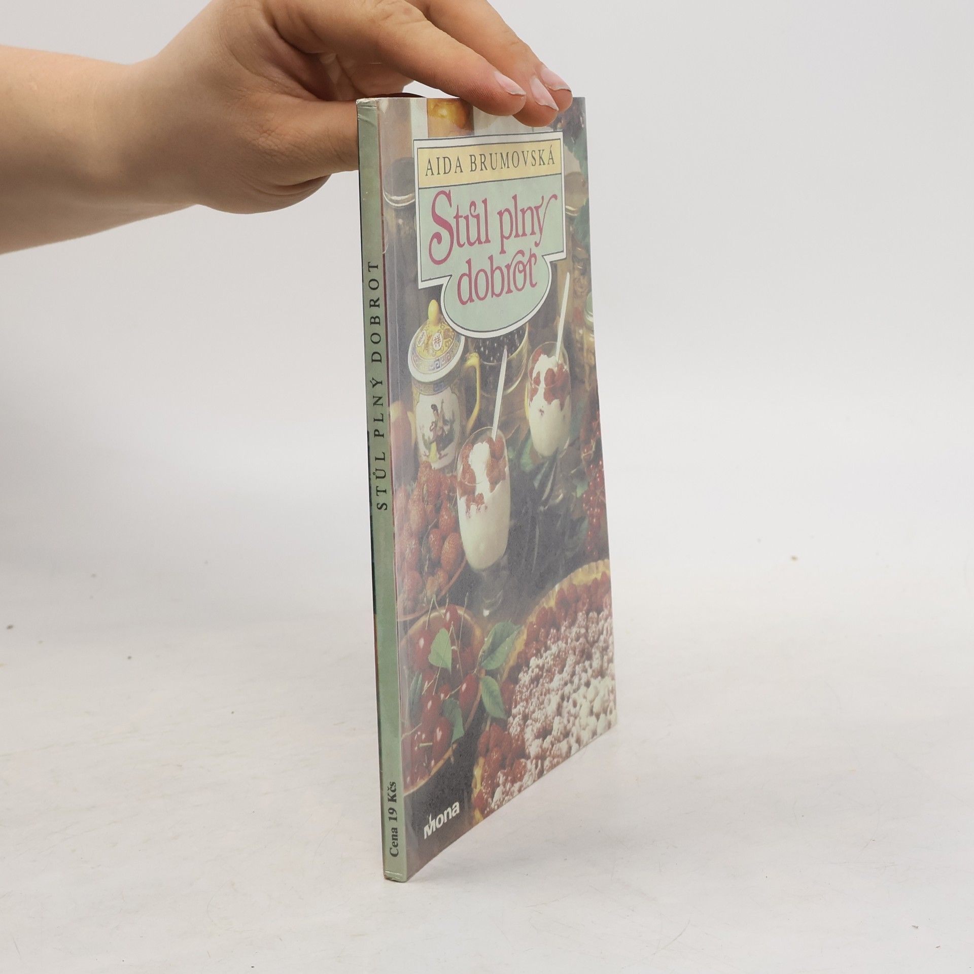 Aida Brumovská Stůl plný dobrot