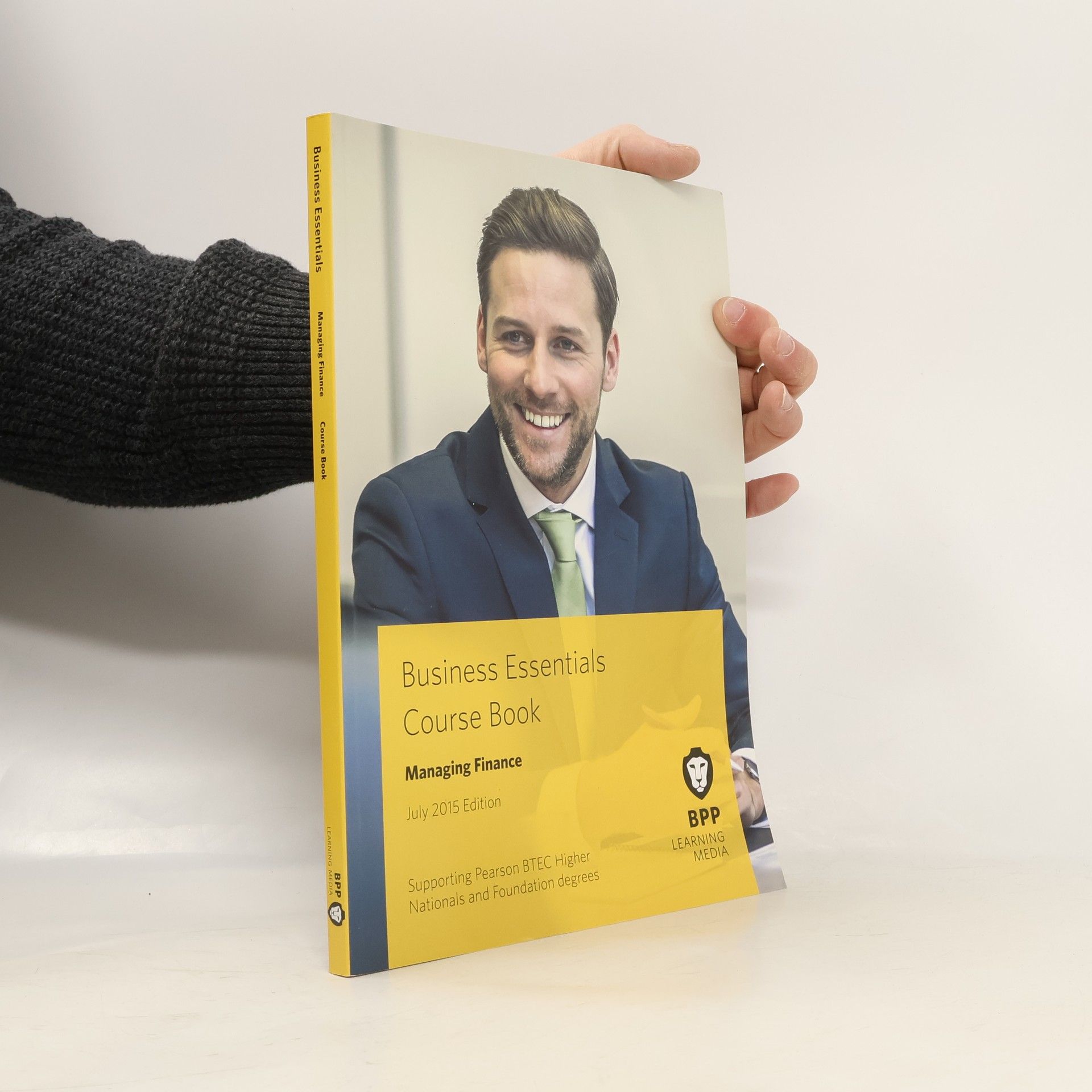 Various authors Business Essentials Managing Finance