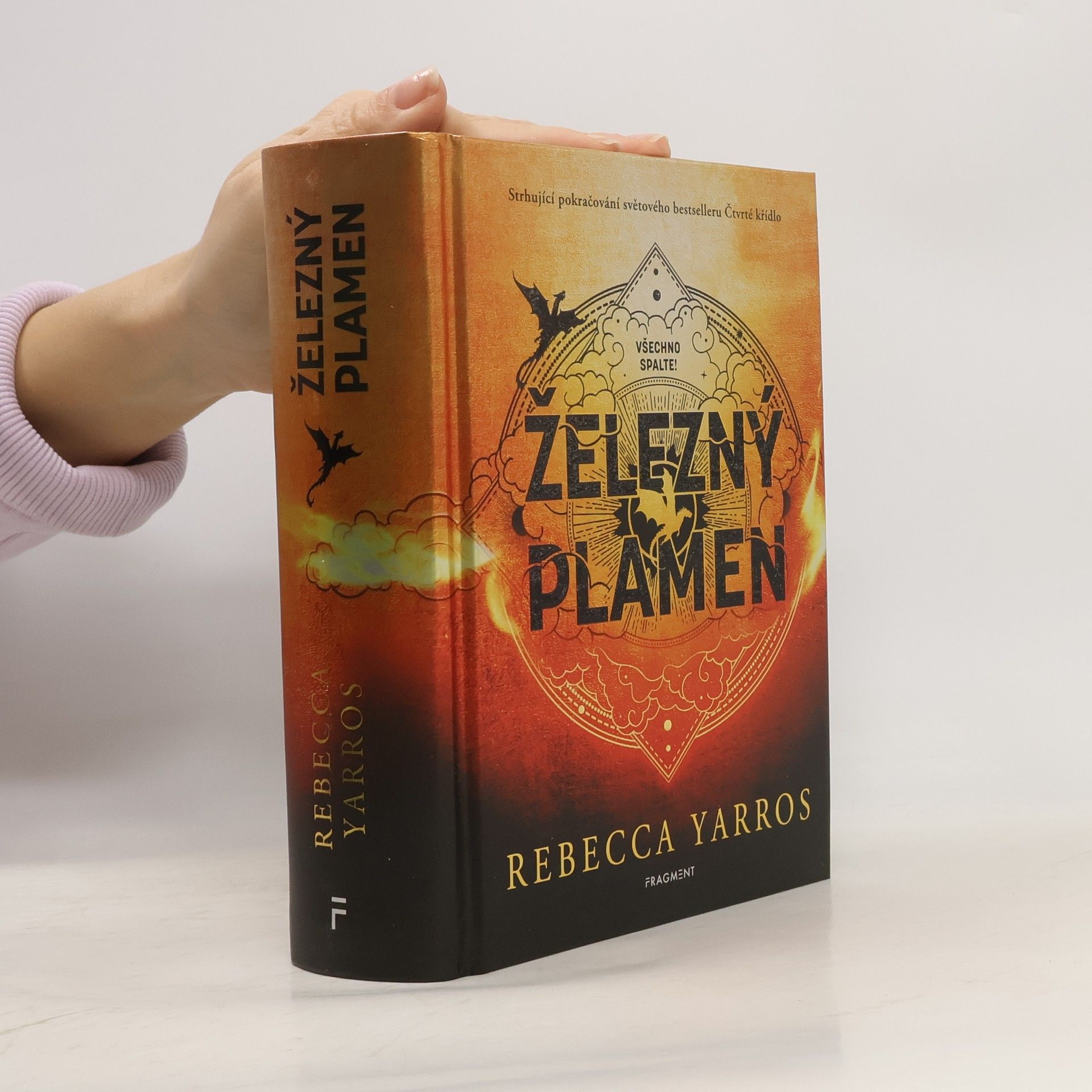 Rebecca Yarros Železný plamen
