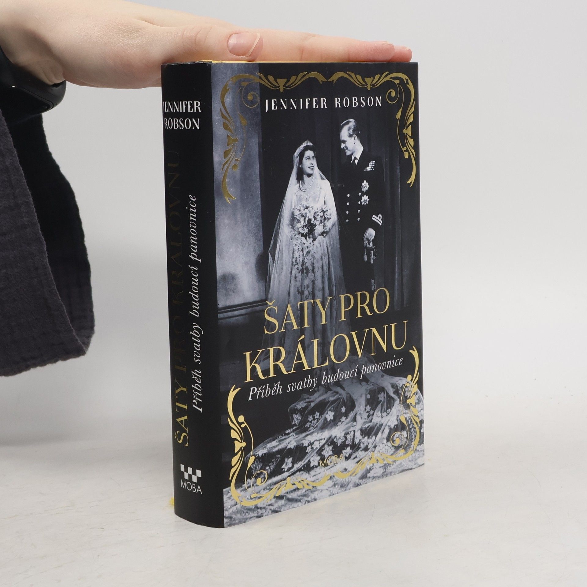 Jennifer Robson Šaty pro královnu