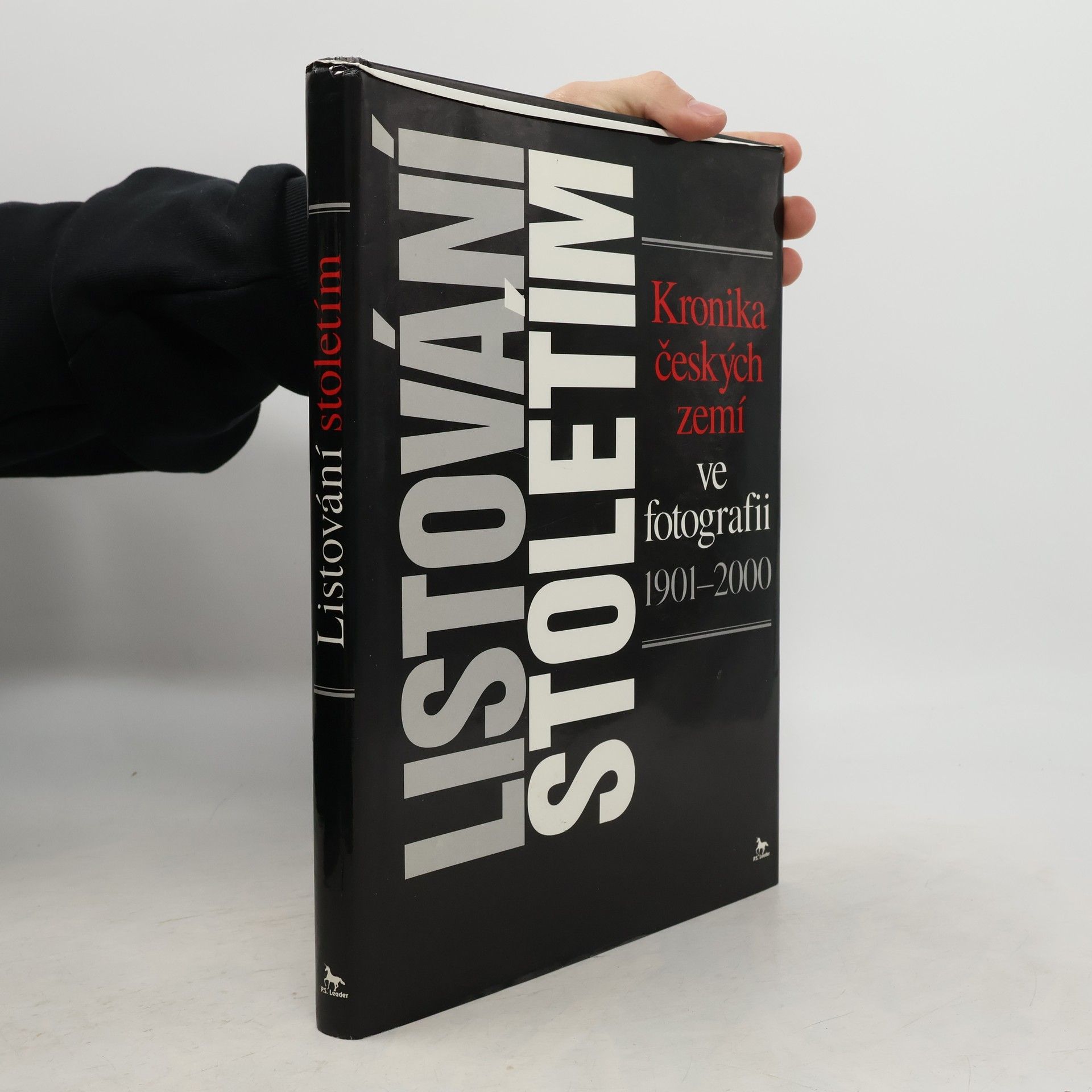 Hana Řeháková Listování stoletím : kronika českých zemí ve fotografii 1901-2000