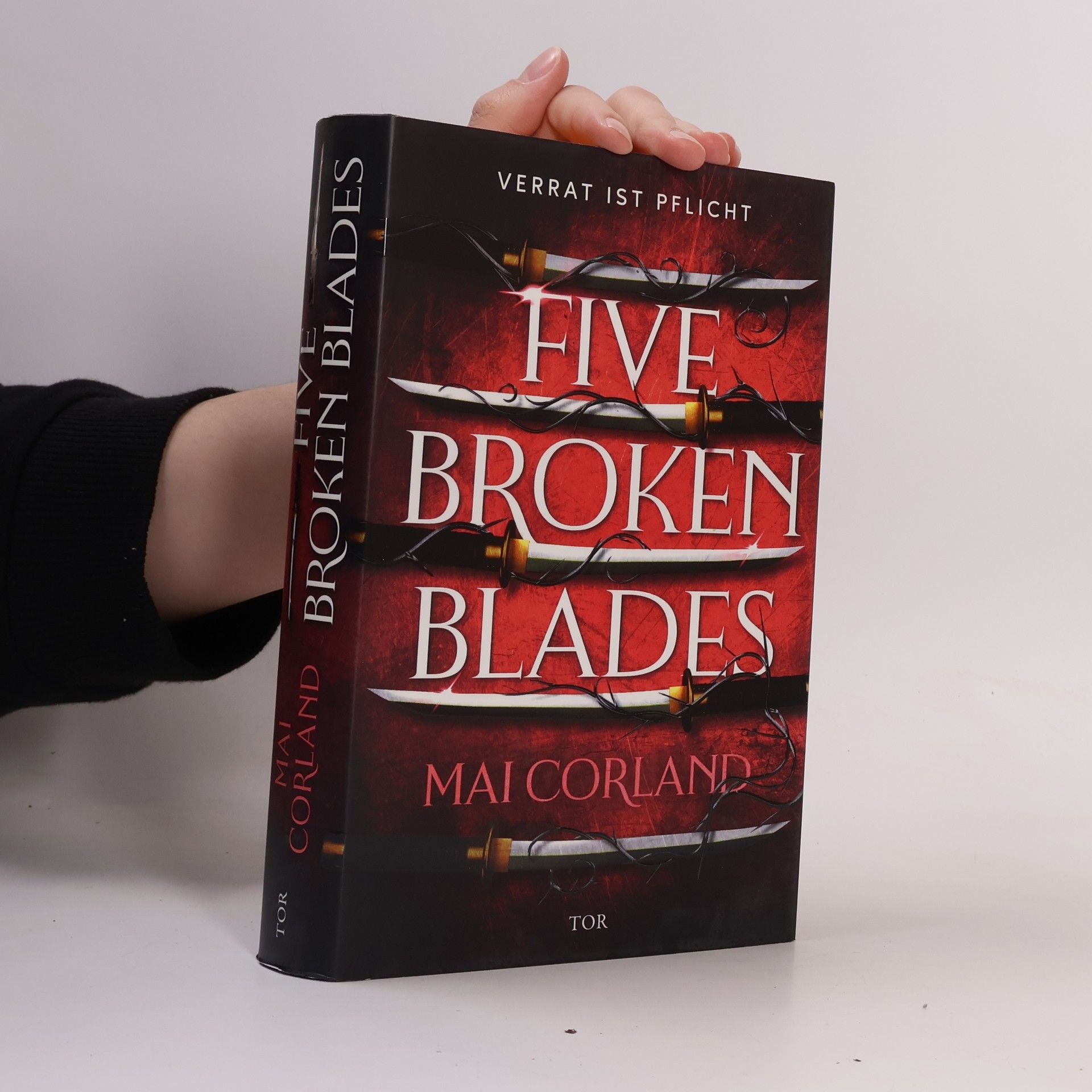 Mai Corland Five Broken Blades