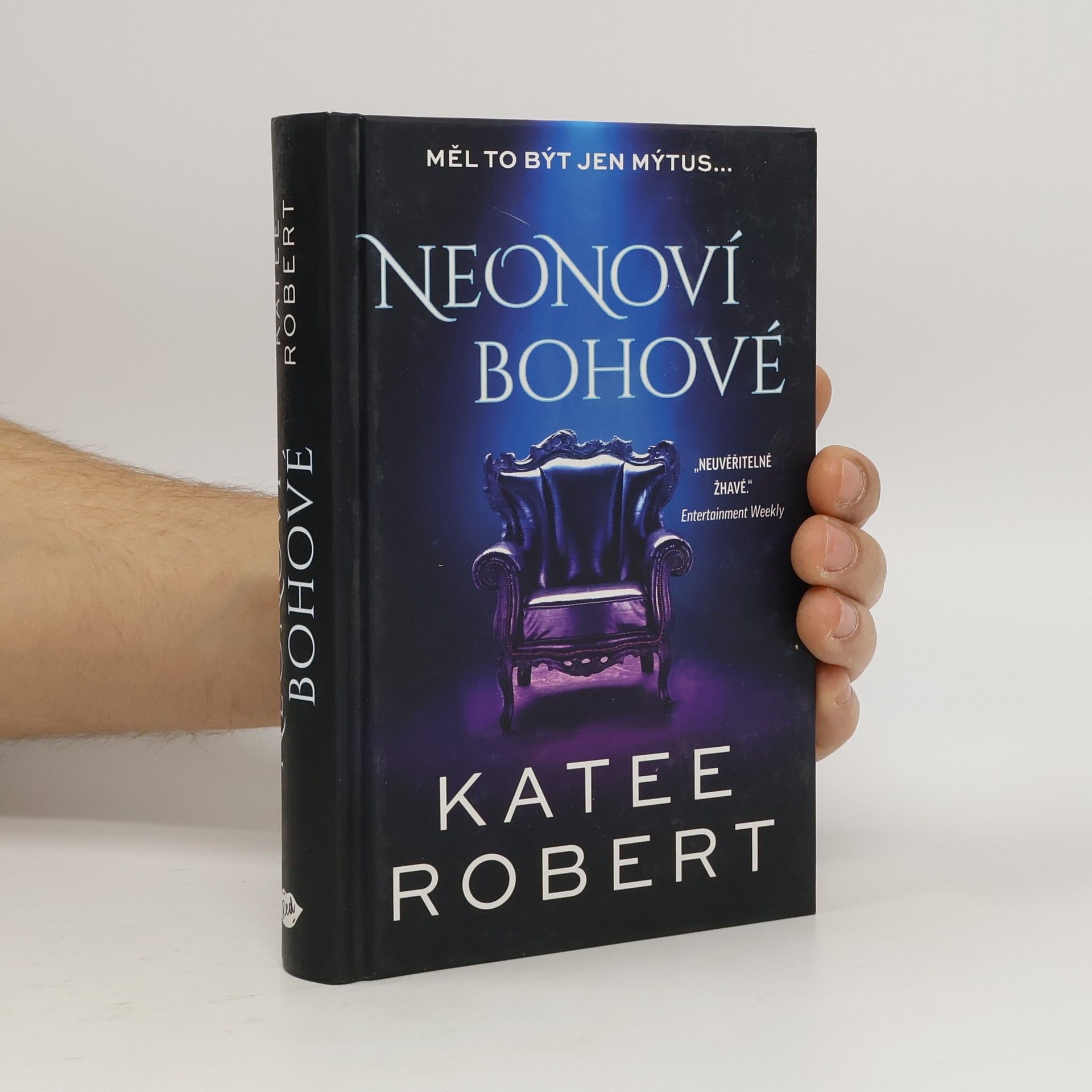 Katee Robert Neonoví bohové