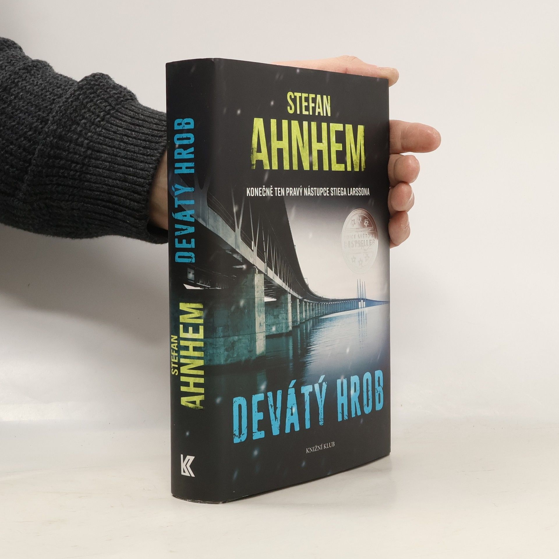 Stefan Ahnhem Devátý hrob