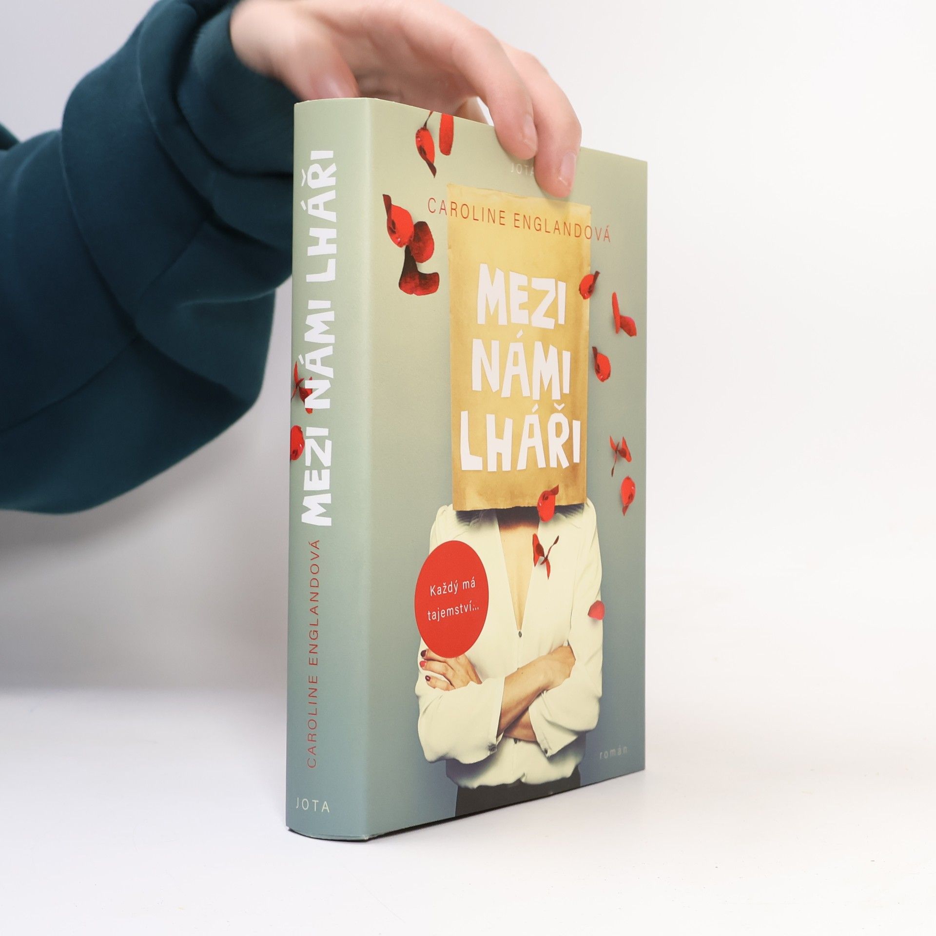 Caroline England Mezi námi lháři