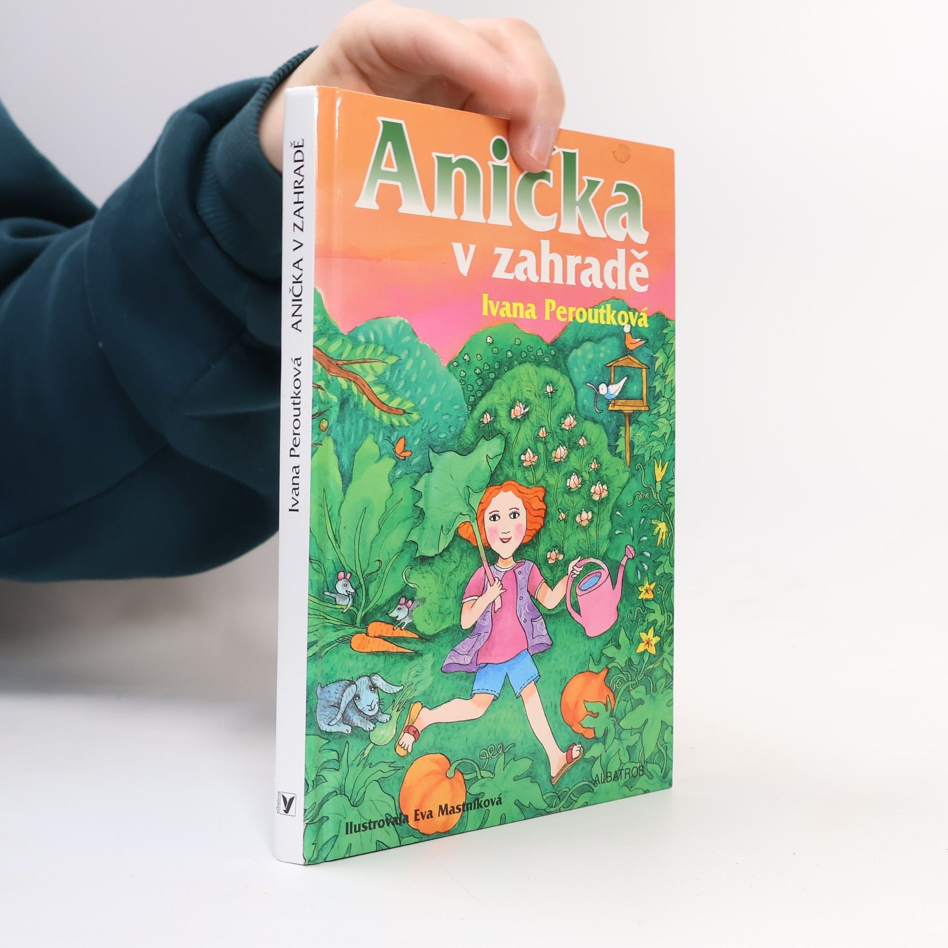 Ivana Peroutková Anička v zahradě