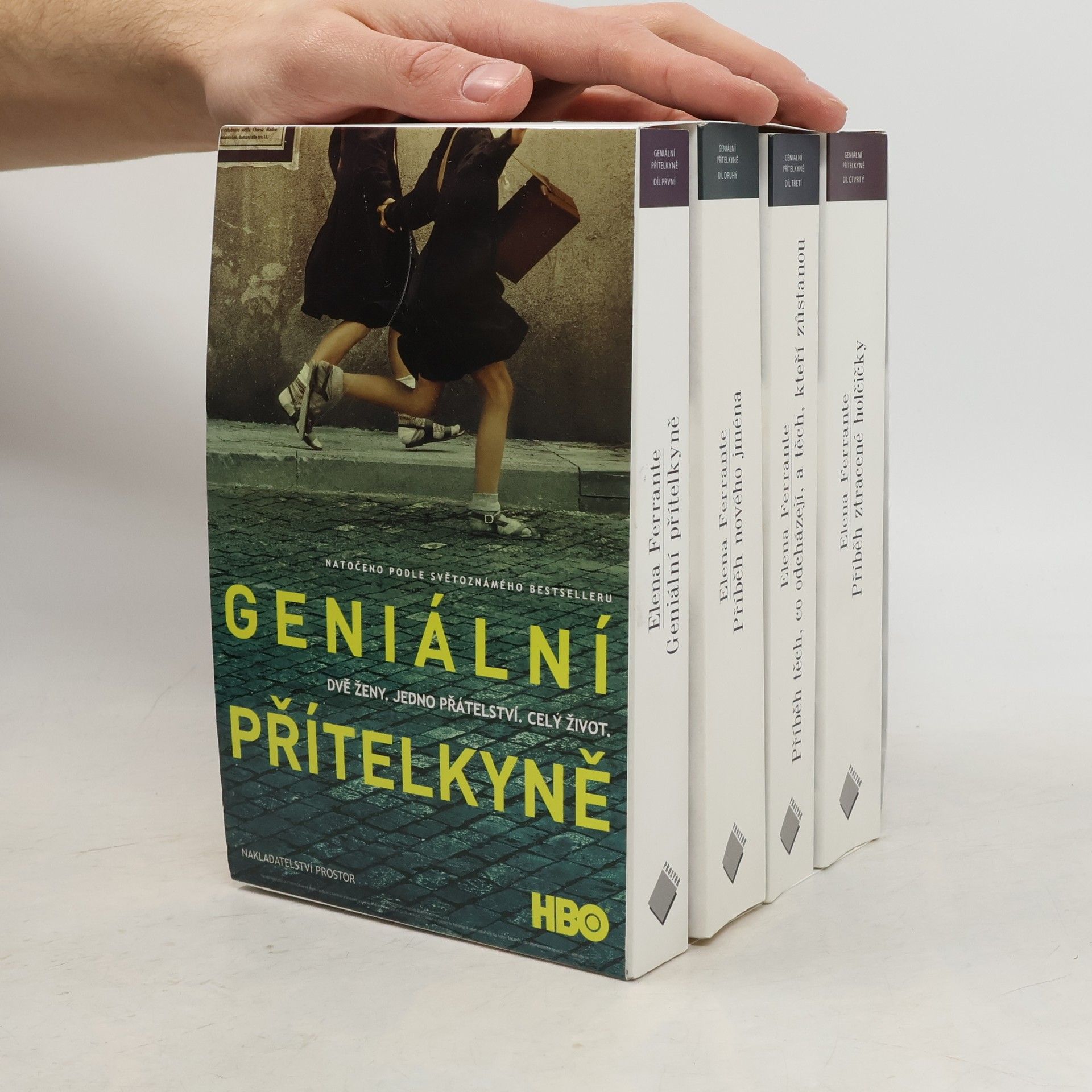 Elena Ferrante Geniální přítelkyně 1-4