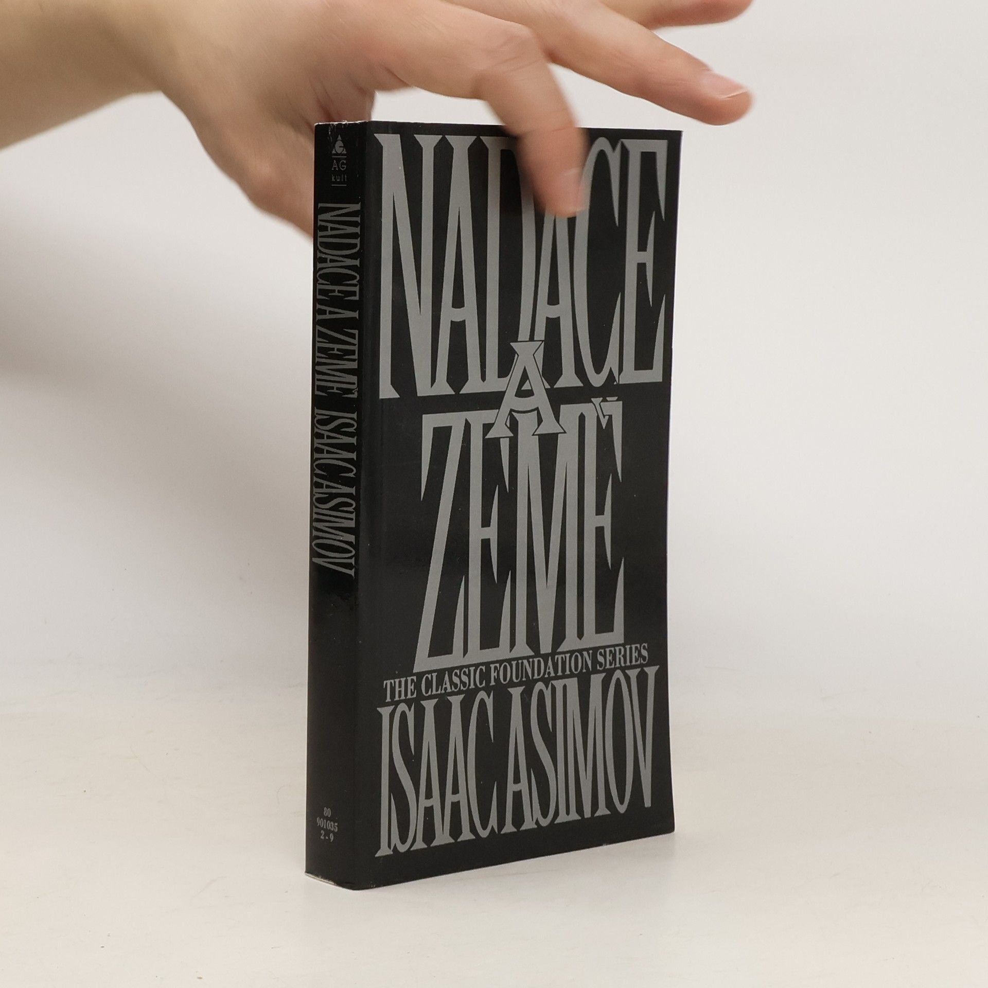Isaac Asimov Nadace a Země