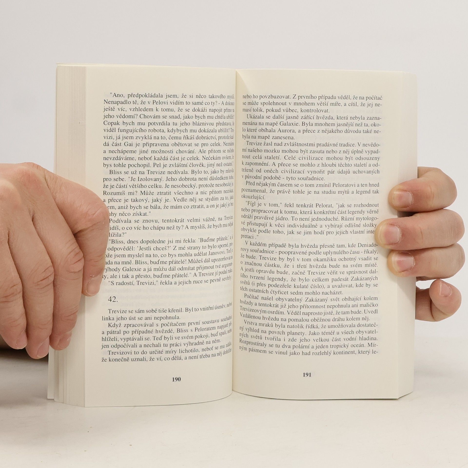 Isaac Asimov Nadace a Země