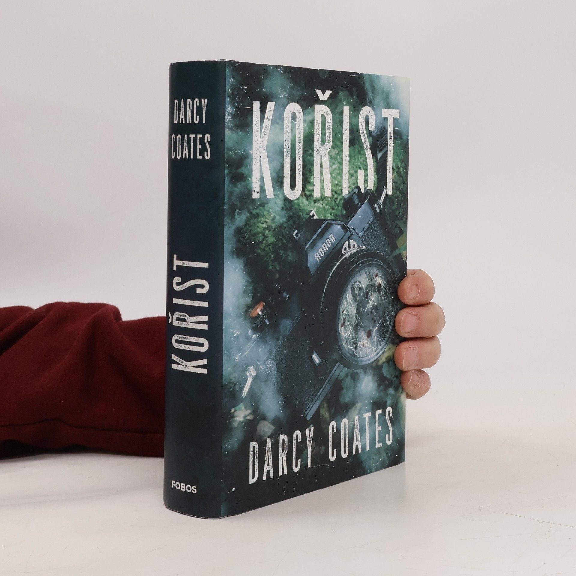 Darcy Coates Kořist