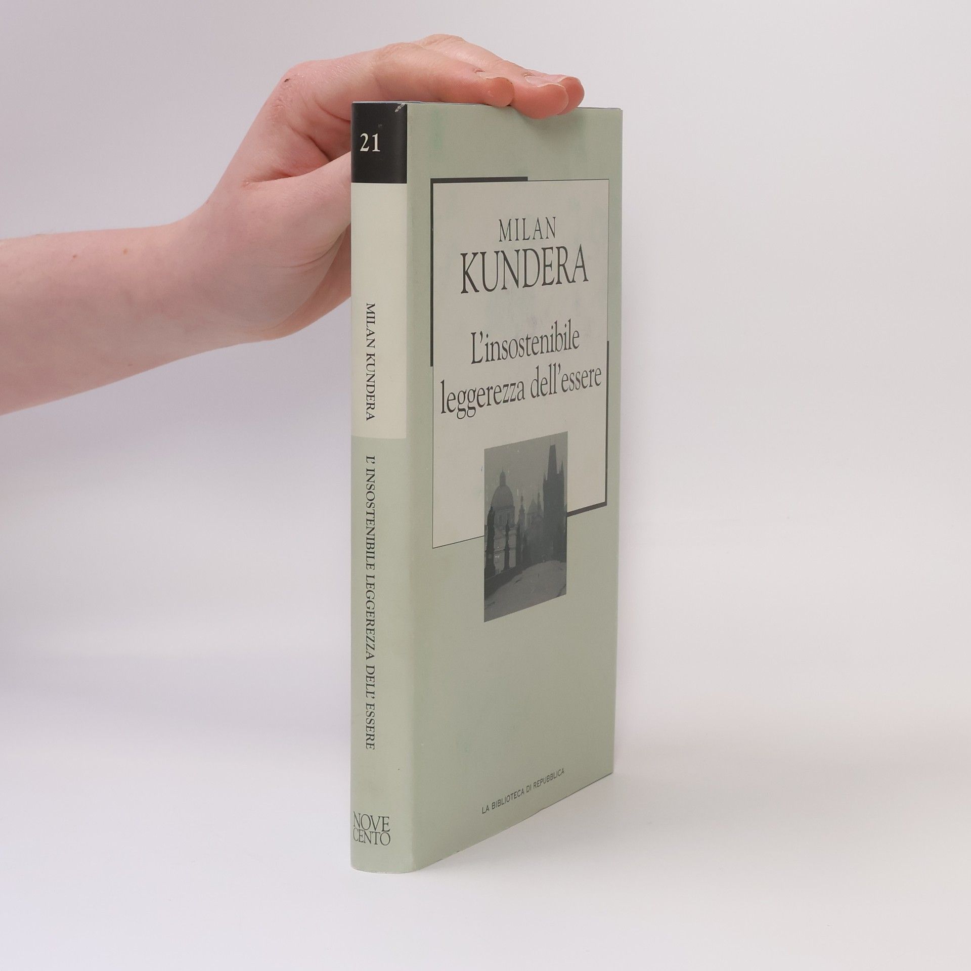 Milan Kundera L'insostenibile leggerezza dell'essere
