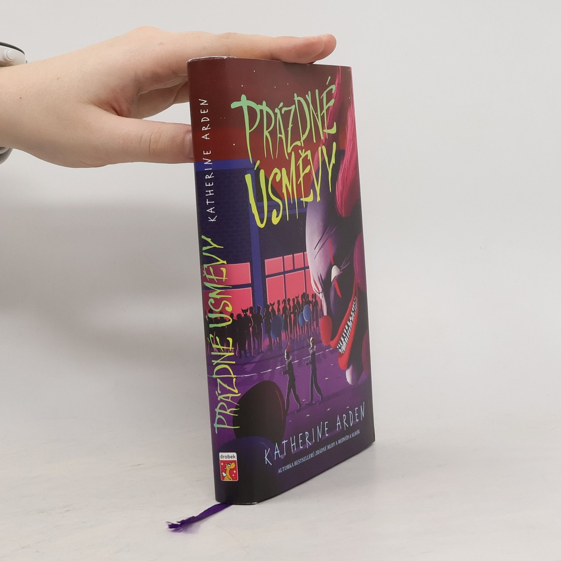 Helena Dvořáková Prázdné úsměvy