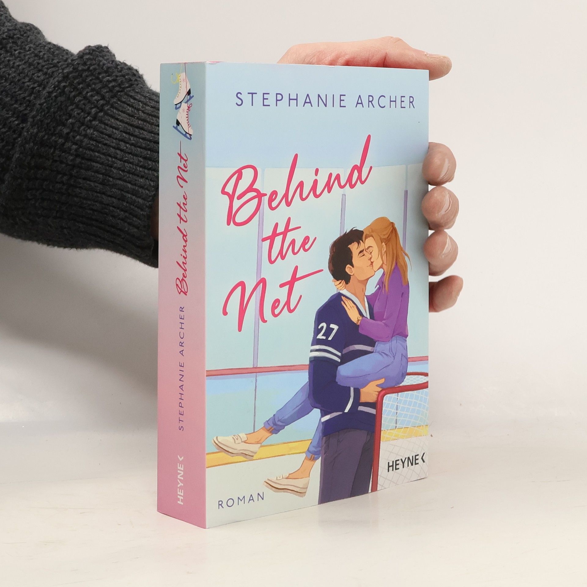 Stephanie Archer Behind the Net. Roman - Mit farbig gestaltetem Buchschnitt - nur in limitierter Erstauflage der gedruckten Ausgabe - Spicy Sportsromance für Fans von »Icebreaker«!