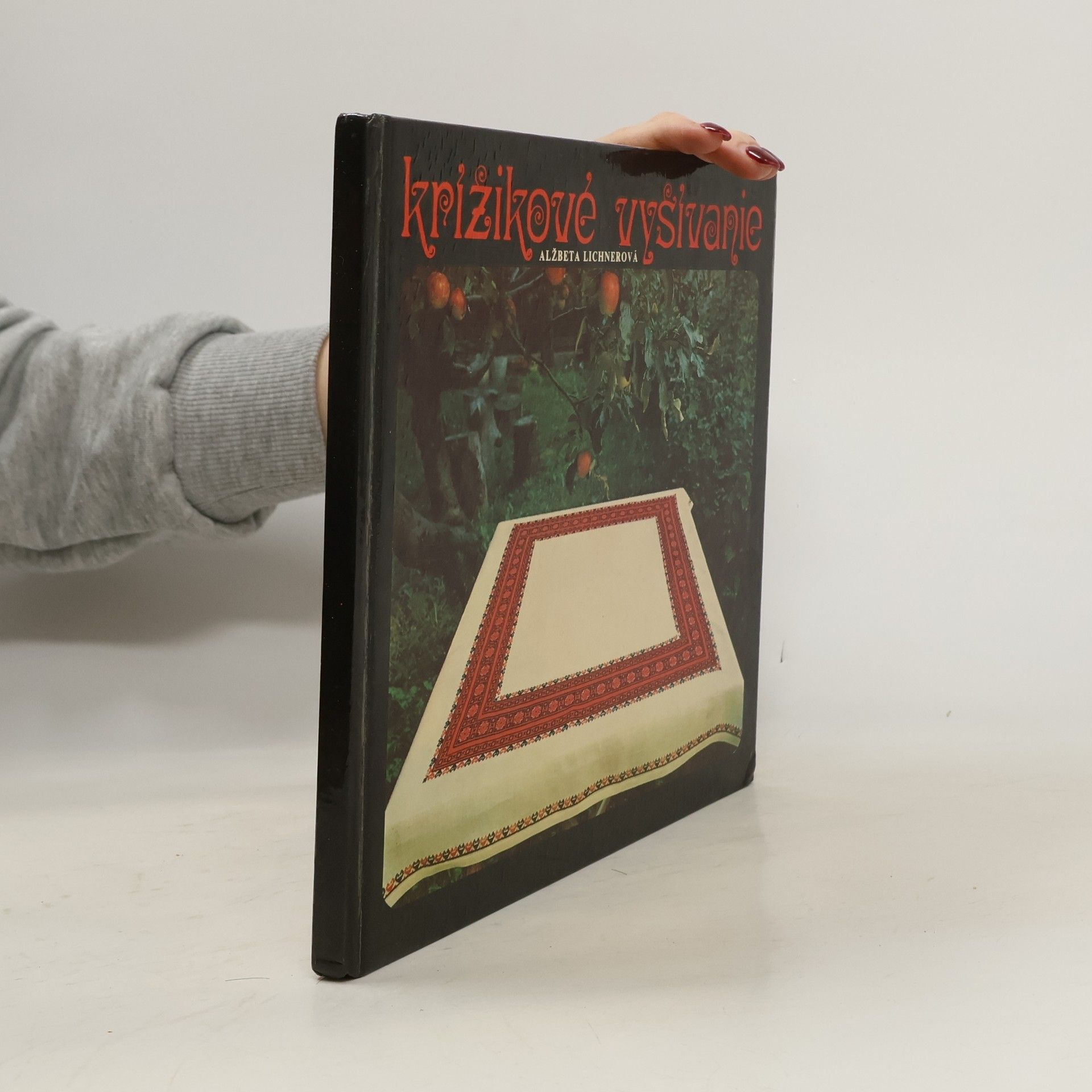 Alžbeta Lichnerová Krížikové vyšívanie