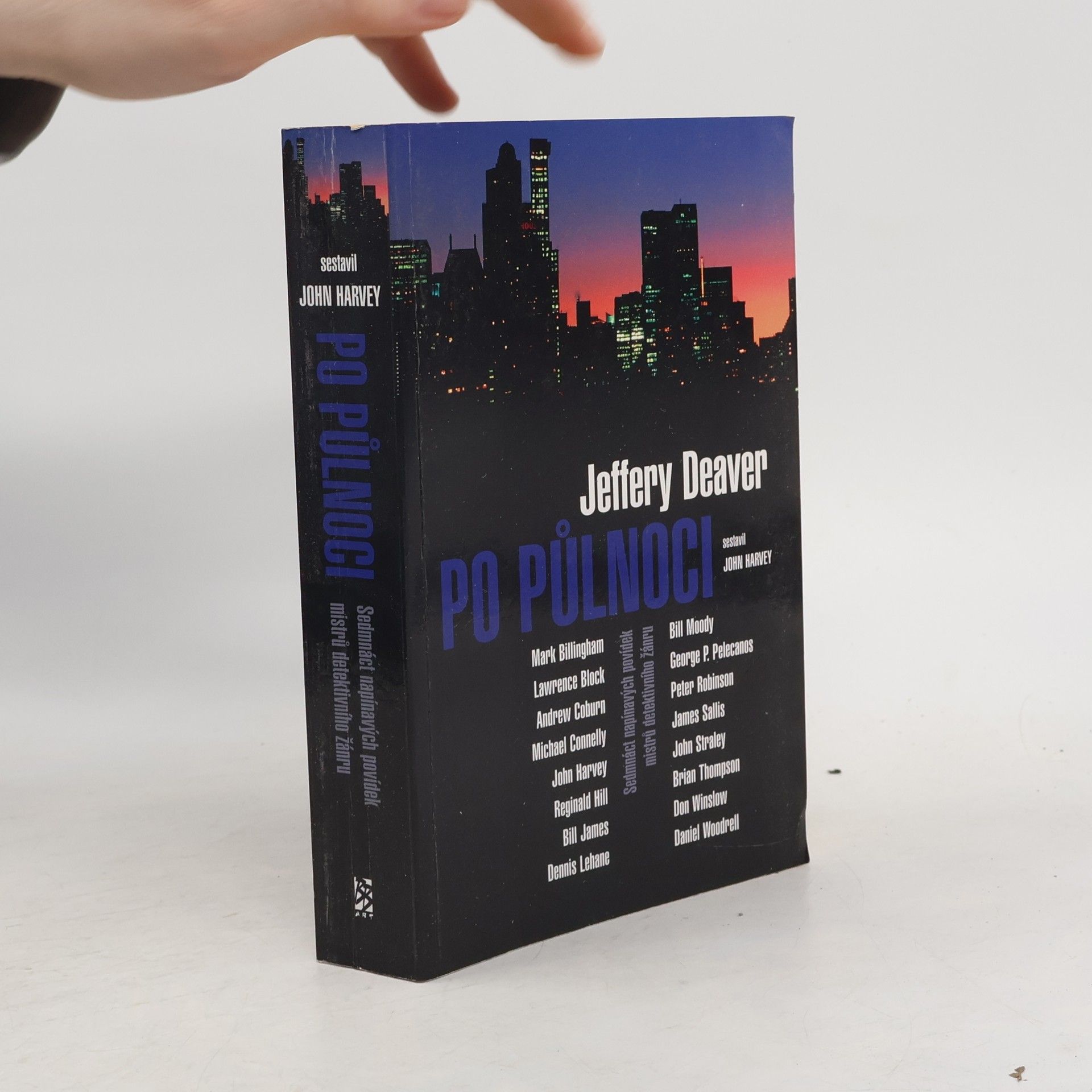 Kolektiv autorů Po půlnoci: Sedmnáct napínavých povídek mistrů detektivního žánru