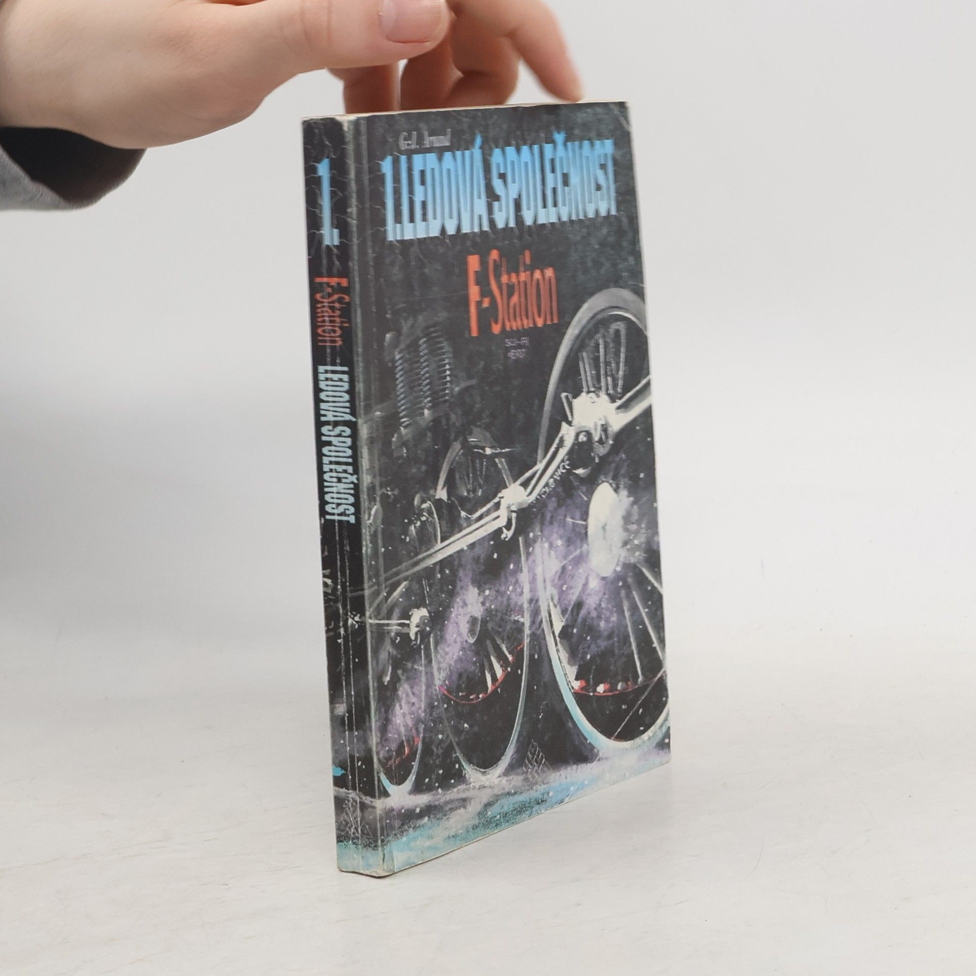 Georges-Jean Arnaud Ledová společnost 1: F-Station