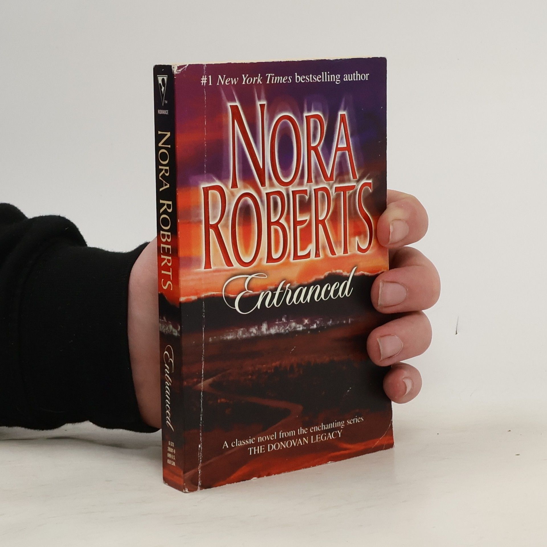 Nora Roberts Entranced