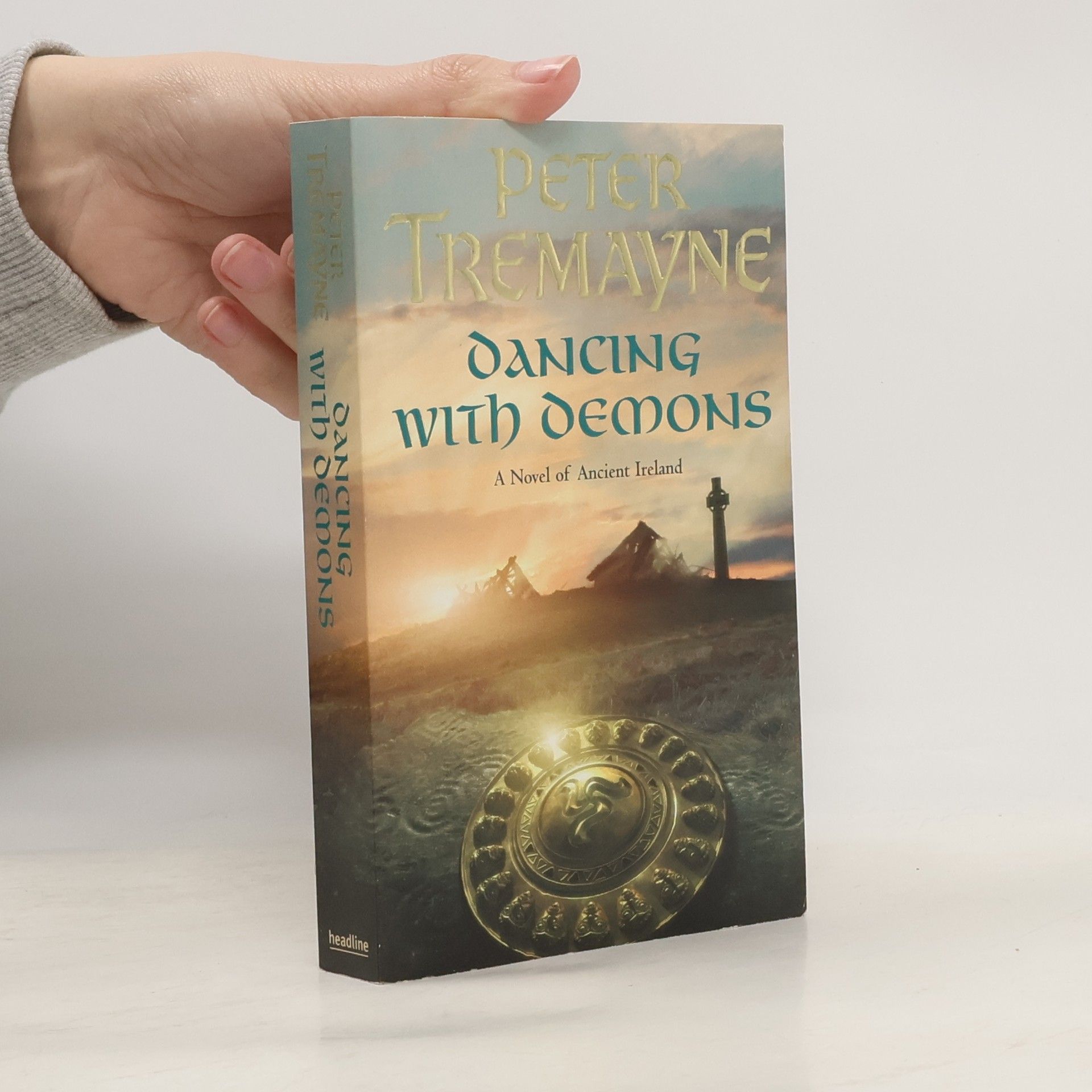 Peter Berresford Ellis Dancing with Demons (Sister Fidelma Mysteries Book 18)