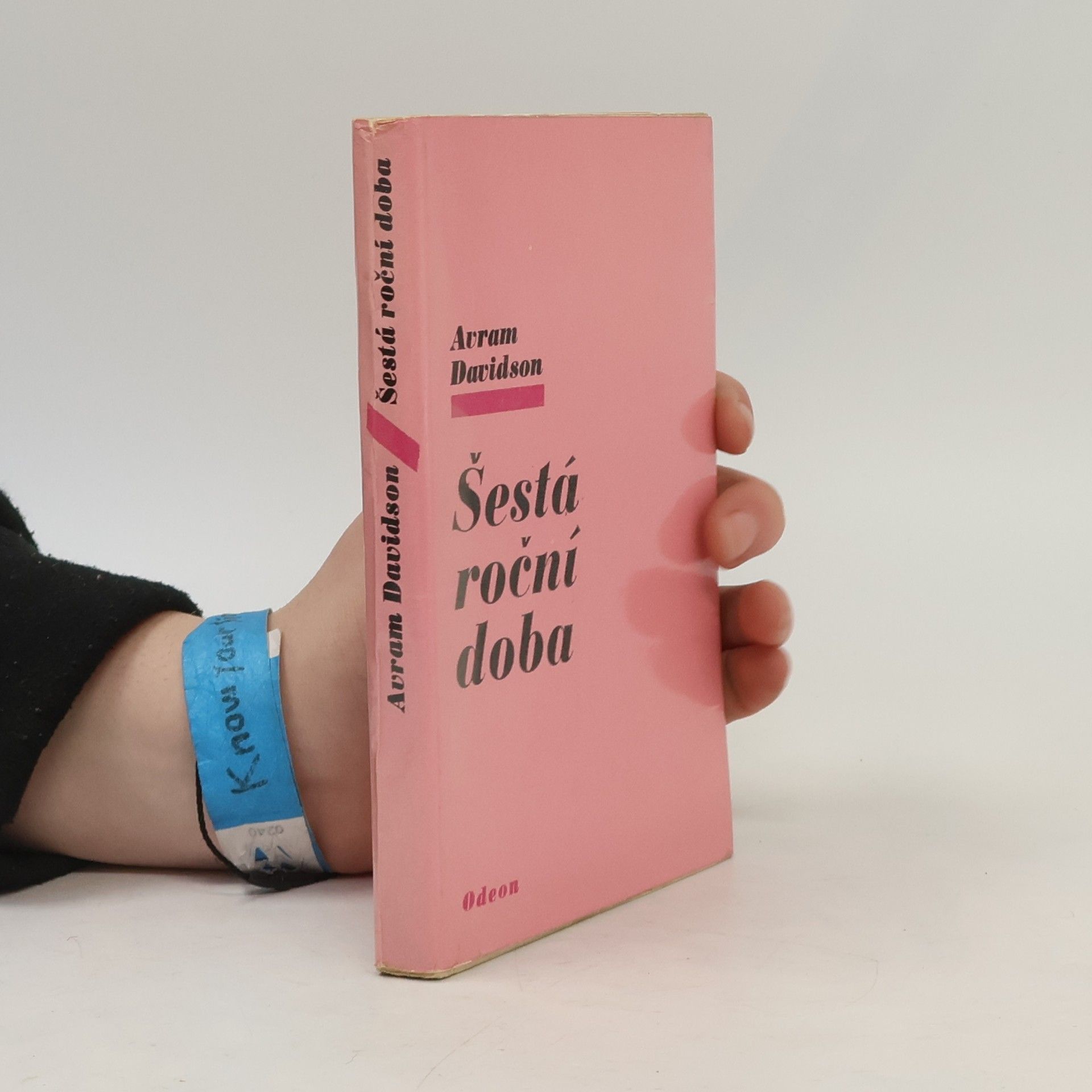 Avram Davidson Šestá roční doba