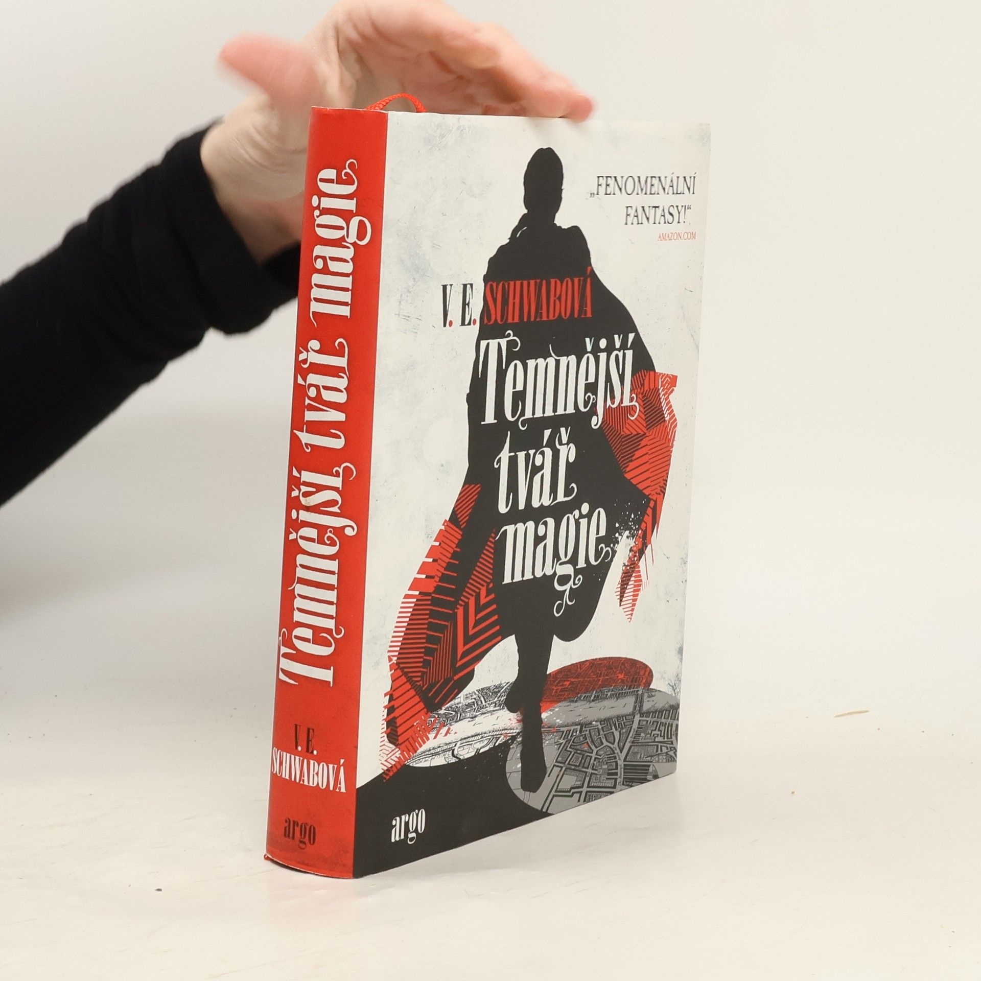 V. E. Schwab Temnější tvář magie