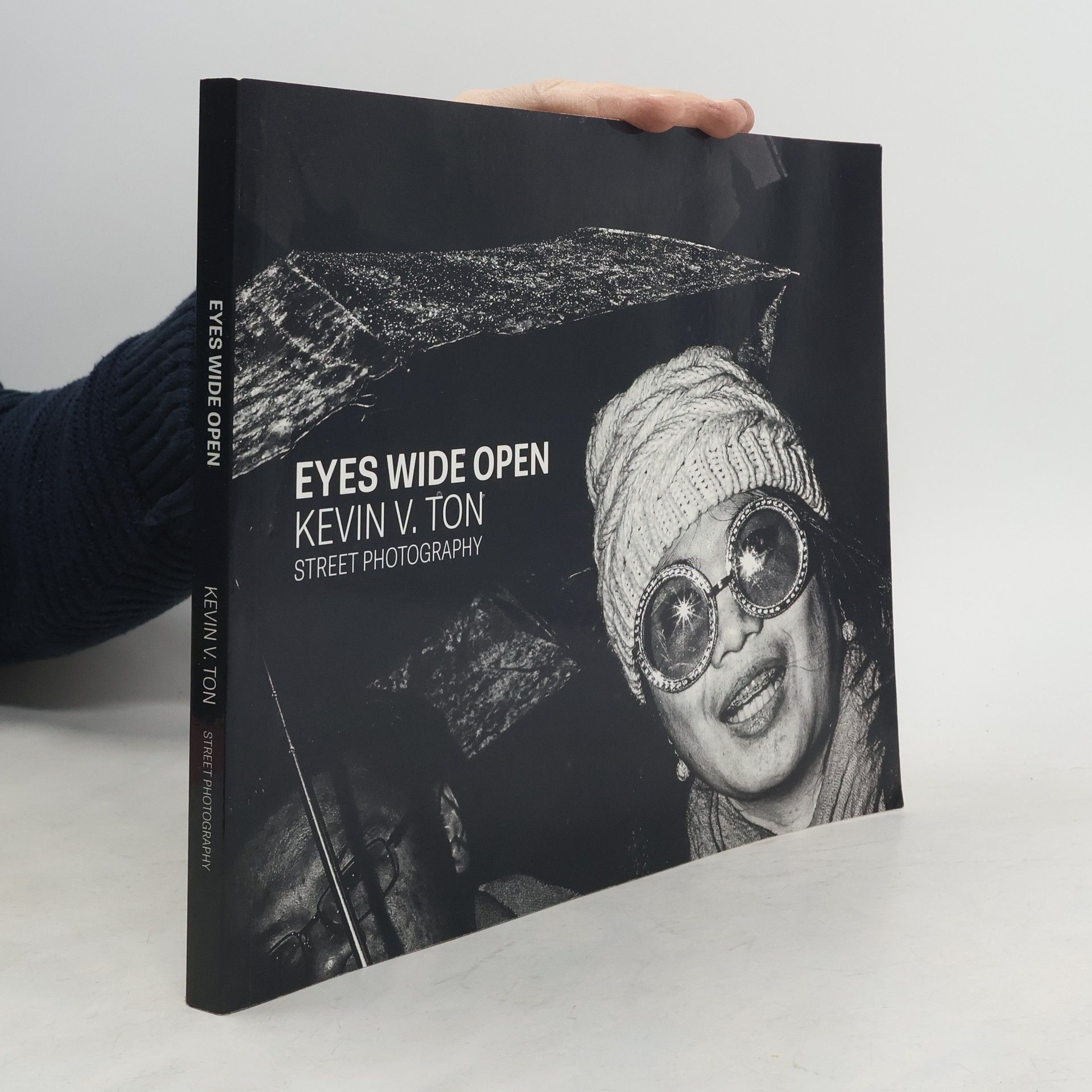 Eyes wide open. Street photography