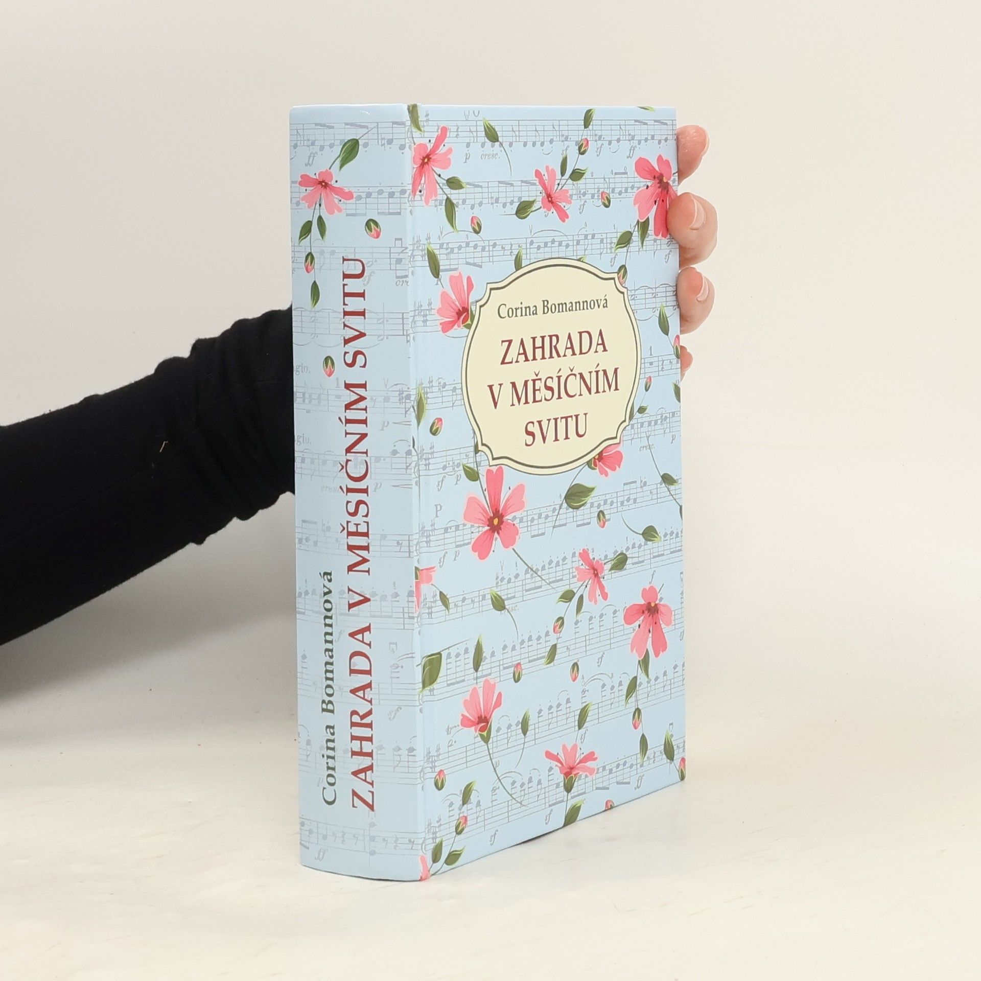 Corina Bomann Zahrada v měsíčním svitu