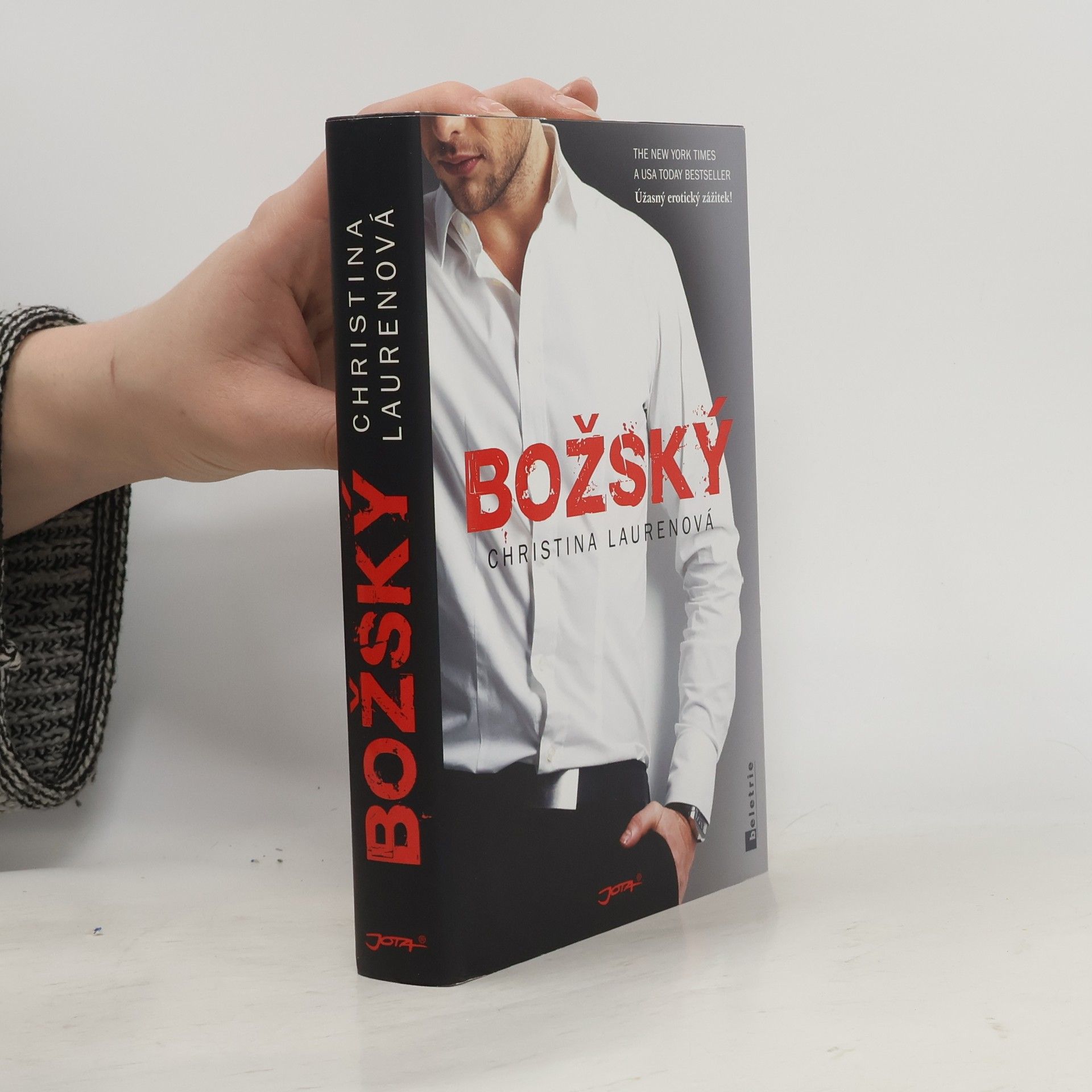 Christina Lauren Božský