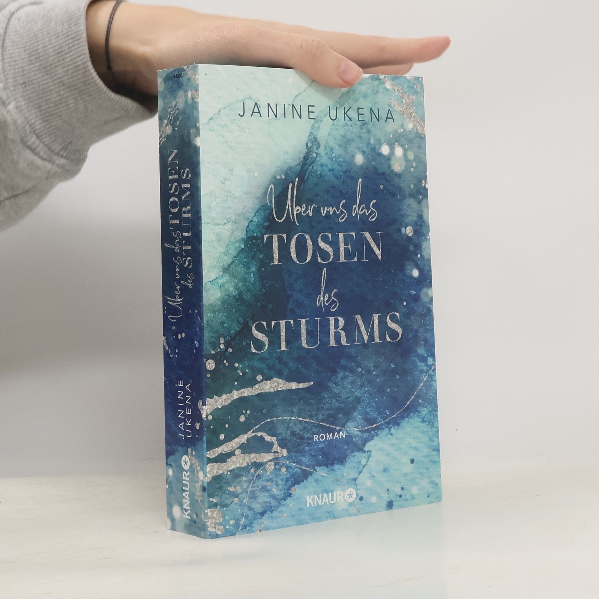 Über uns das Tosen des Sturms