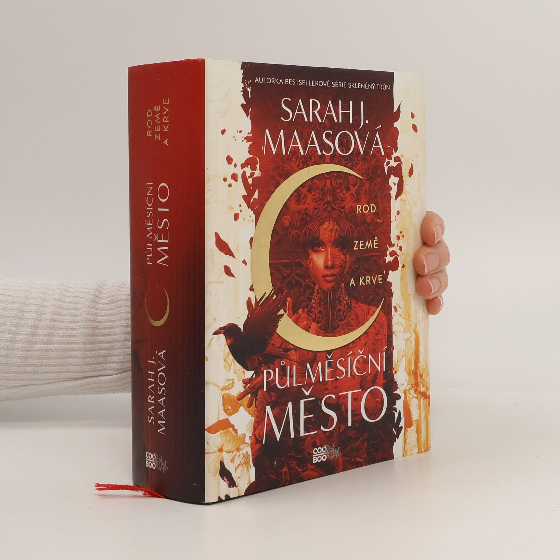 Sarah J. Maas Půlměsíční město. Rod země a krve