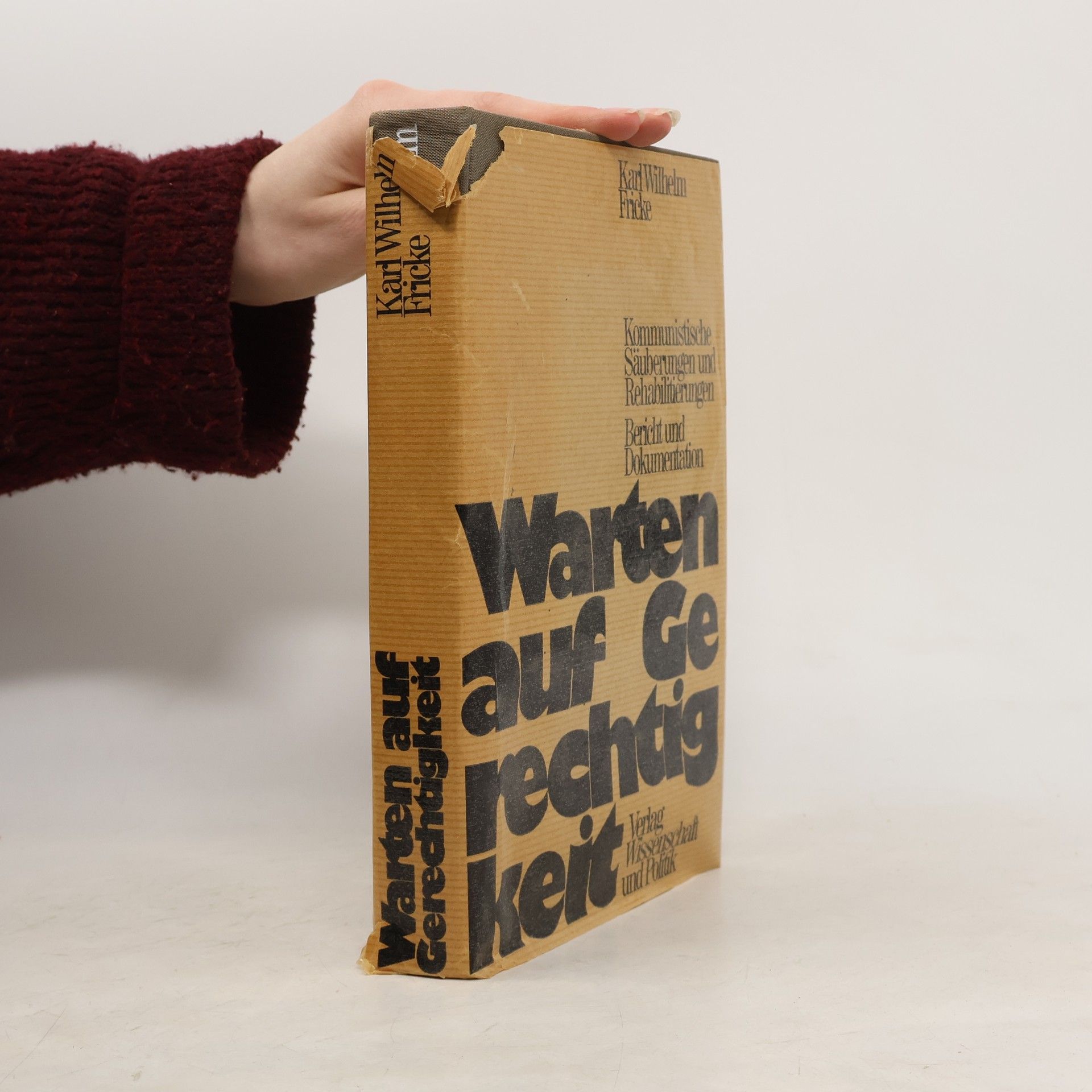 Warten auf Gerechtigkeit. Kommunistische Säuberungen und Rehabilitierungen. Bericht und Dokumentation.