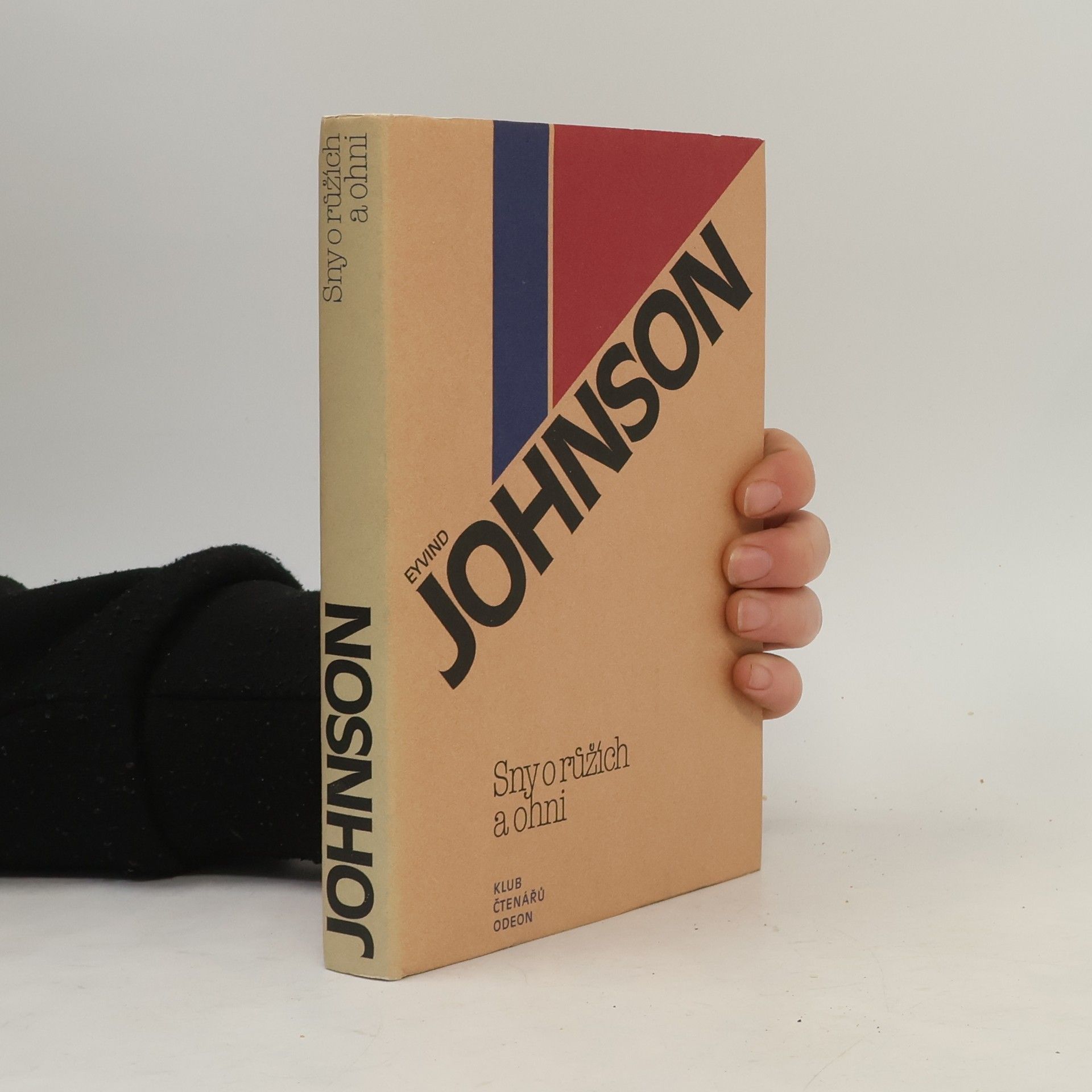 Eyvind Johnson Sny o růžích a ohni