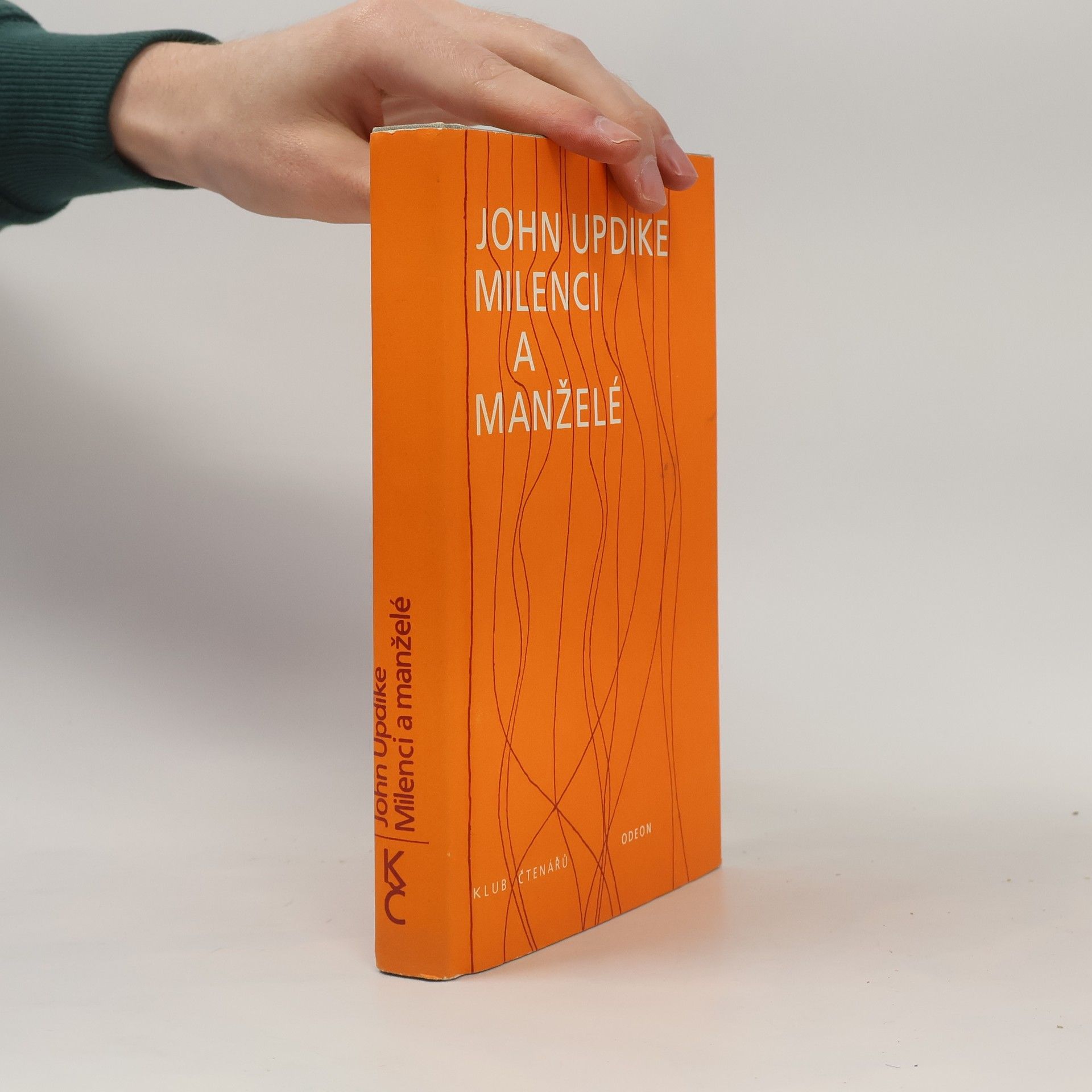 John Updike Milenci a manželé