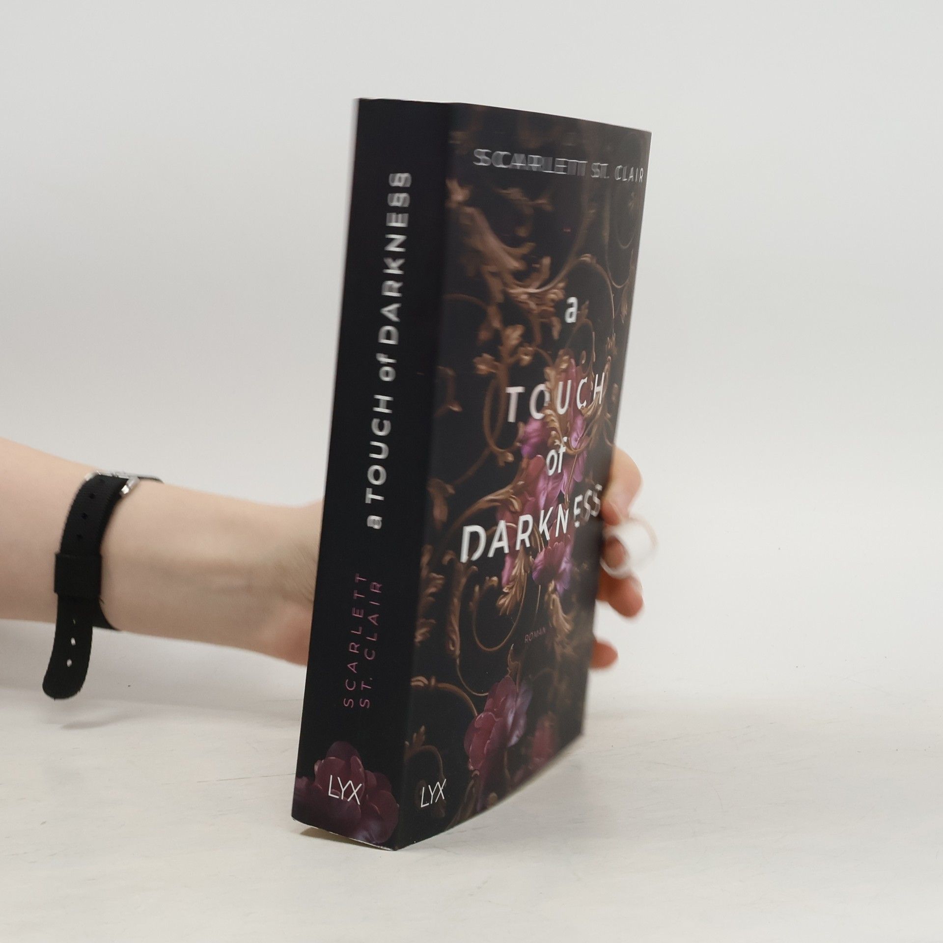 Scarlett St. Clair A Touch of Darkness