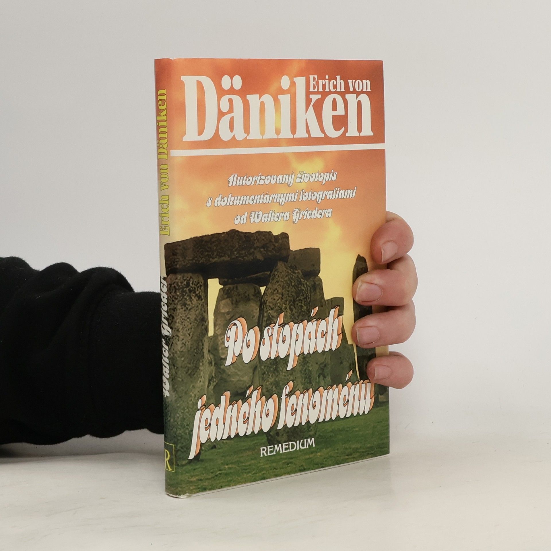 Erich von Däniken Po stopách jedného fenoménu