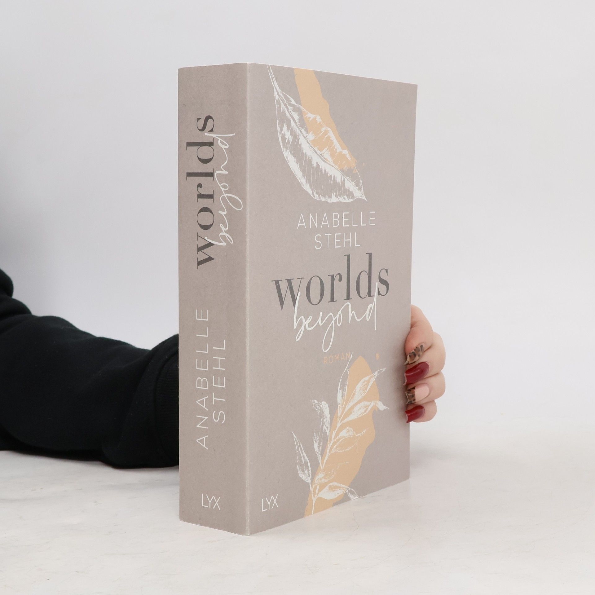 Anabelle Stehl Worlds beyond