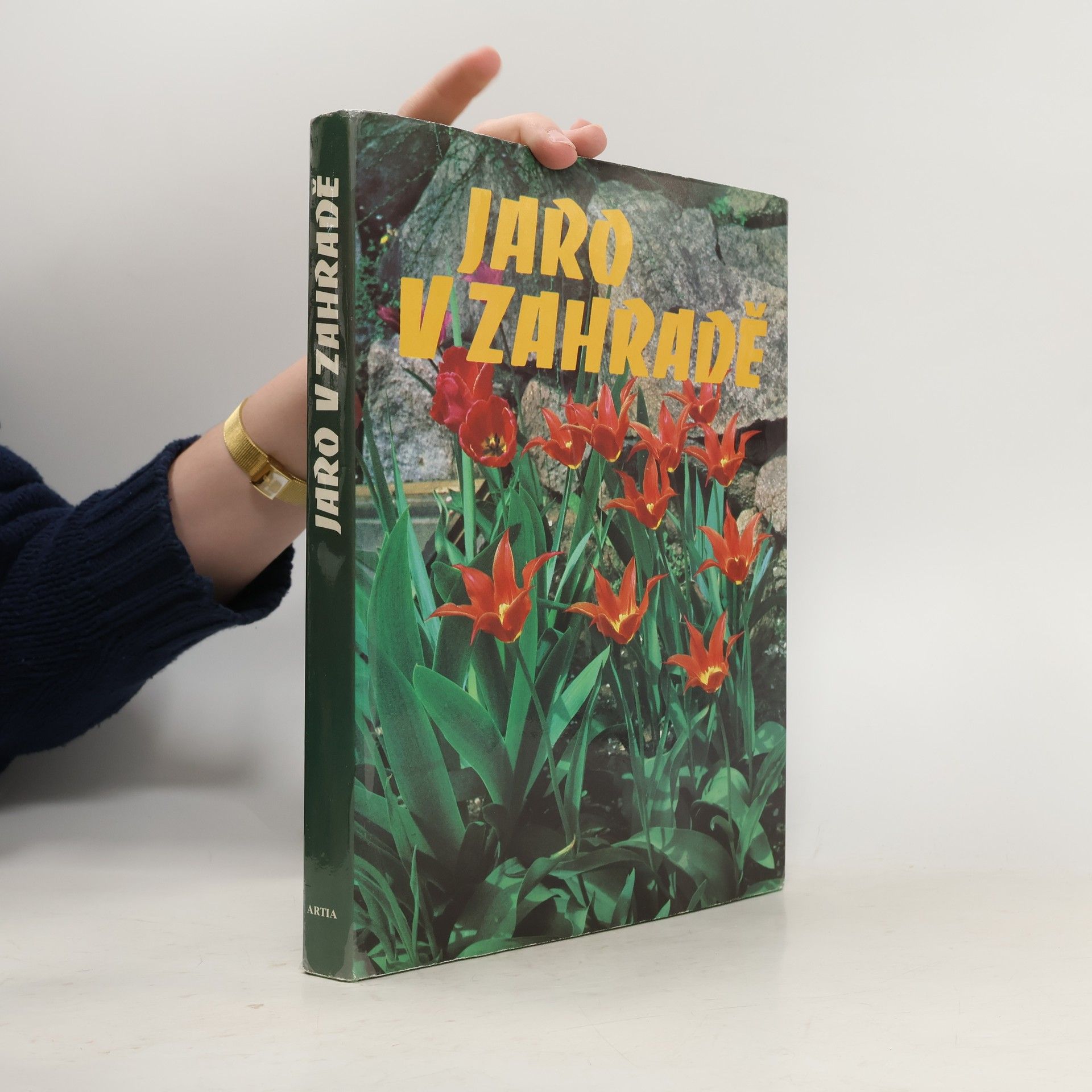 Karel Floss Jaro v zahradě