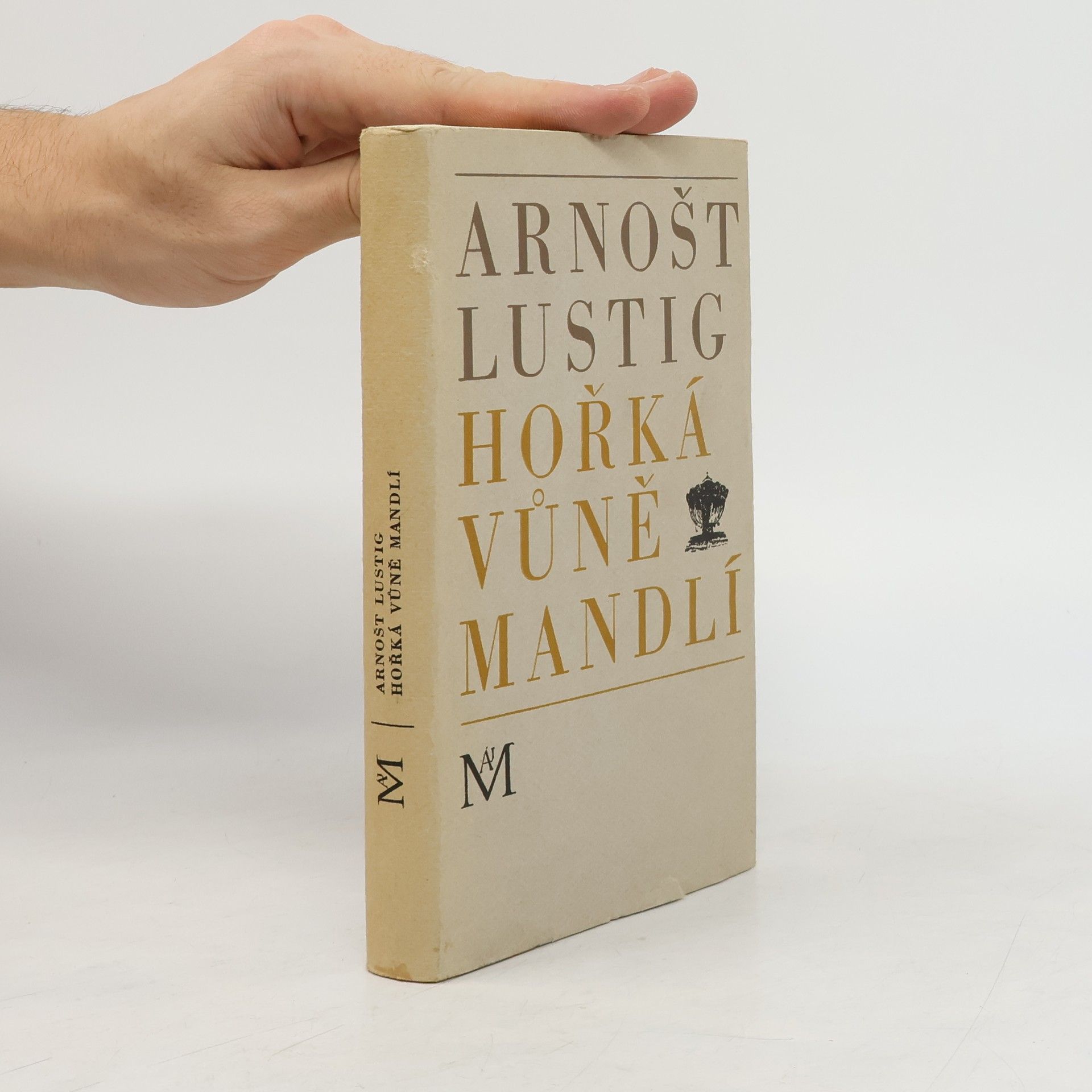 Hořká vůně mandlí