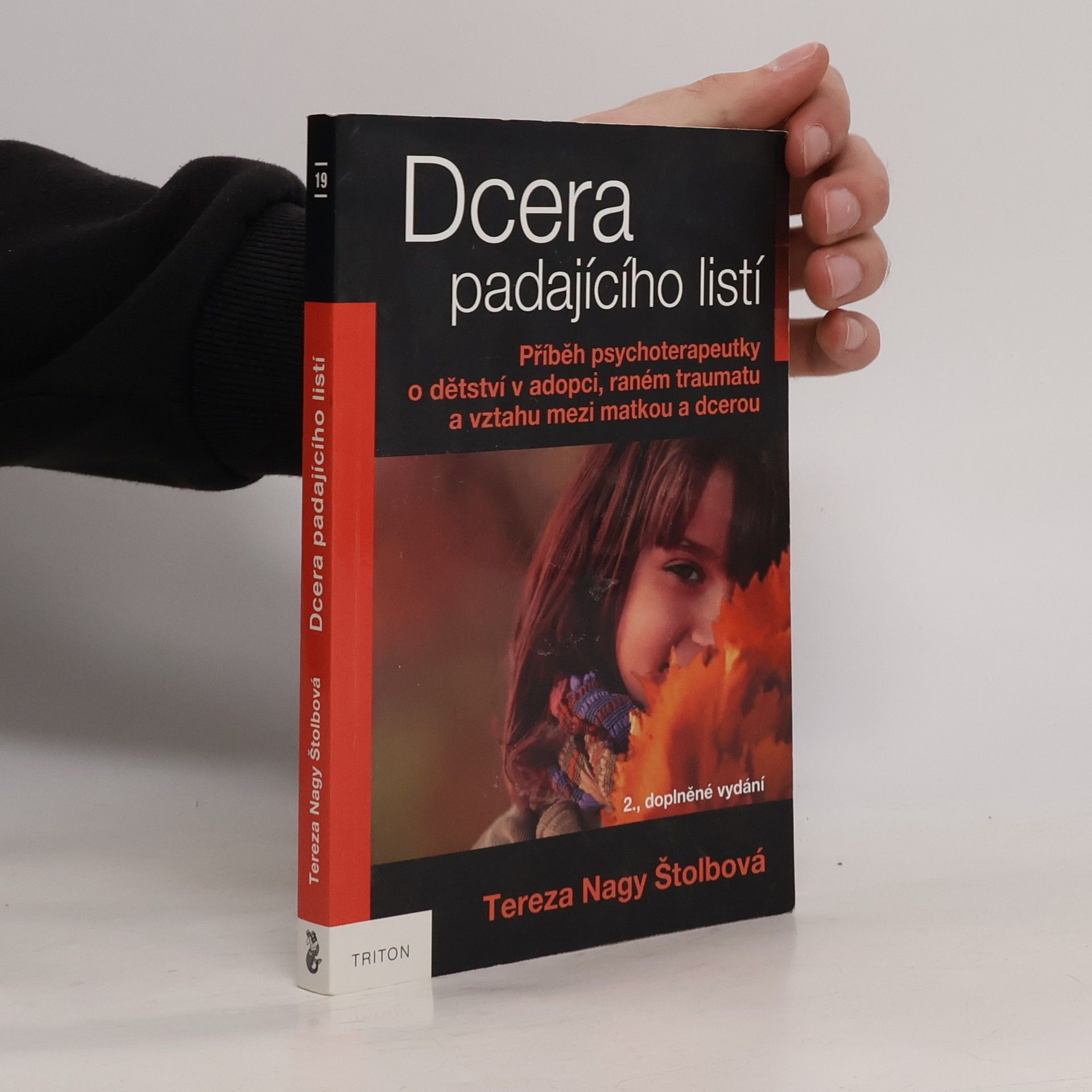 Tereza Nagy Štolbová Dcera padajícího listí : příběh psychoterapeutky o dětství v adopci, raném traumatu a vztahu mezi matkou a dcerou