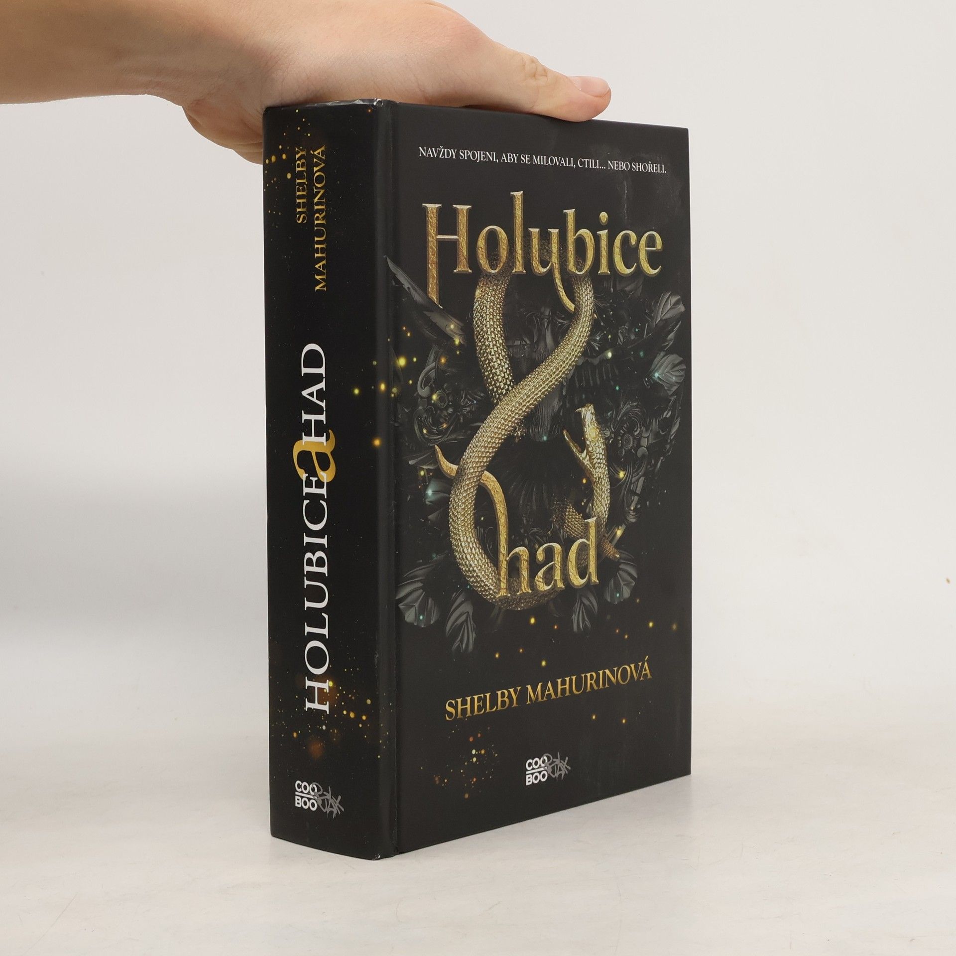 Shelby Mahurinová Holubice a had