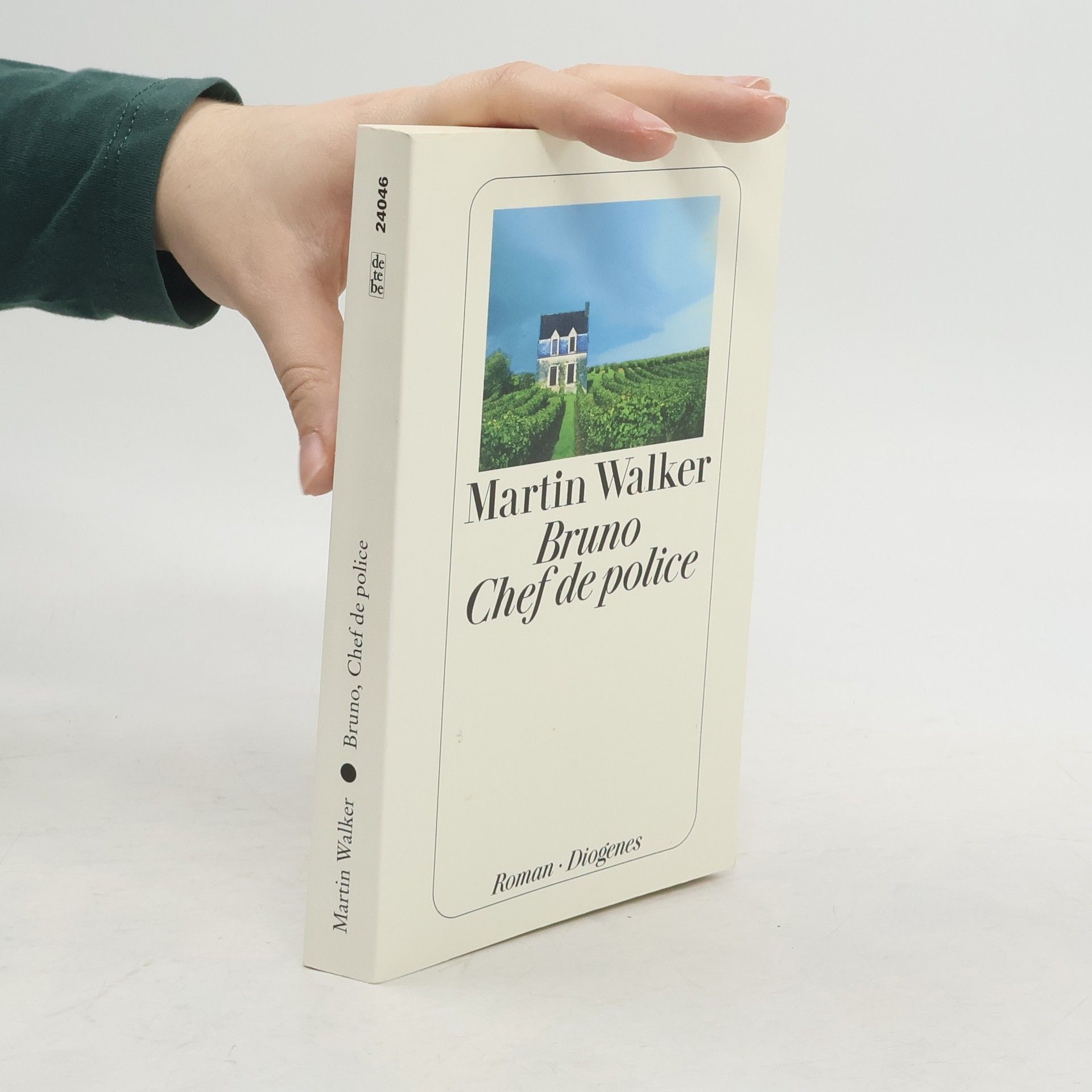 Martin Walker Bruno, Chef de police
