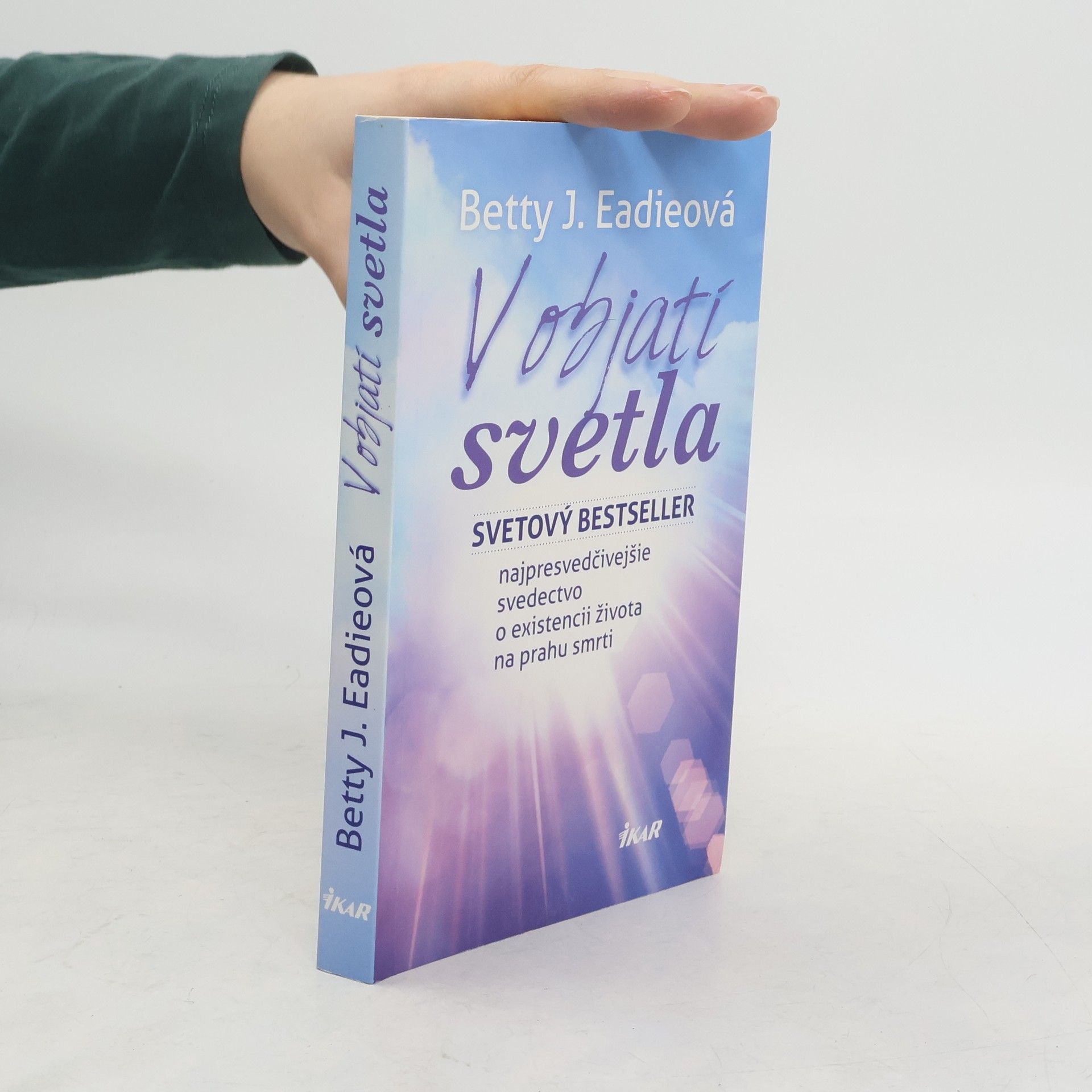 Betty J. Eadie V objatí svetla