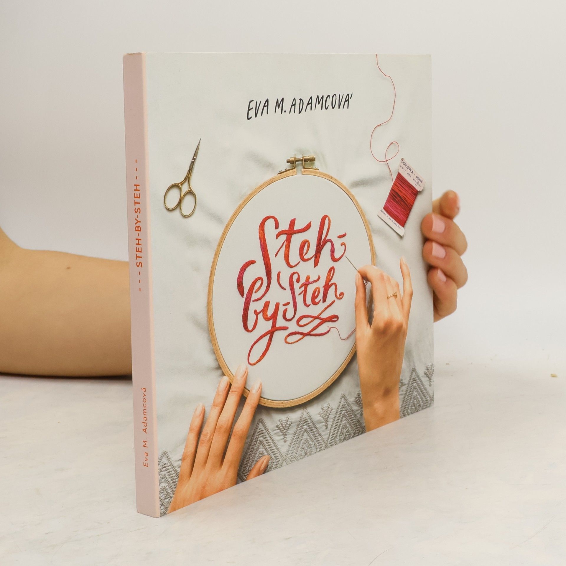 Eva M. Adamcová Steh-by-steh: Moderní výšivka: Od základních stehů k prvnímu originálnímu projektu