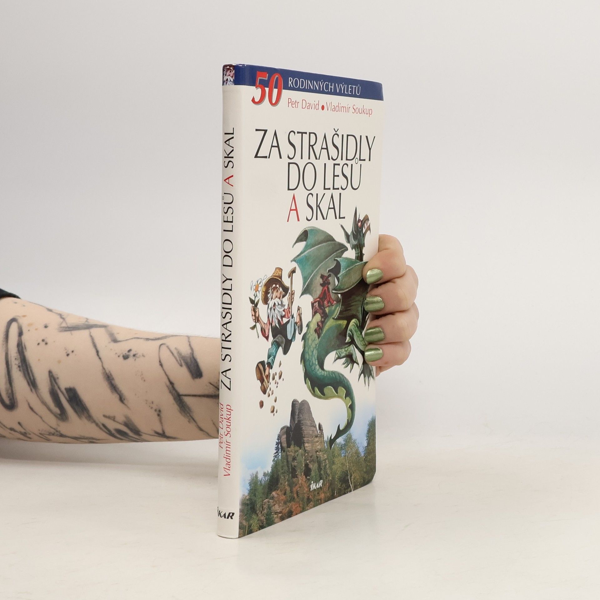 P. David Za strašidly do lesů a skal. 50 rodinných výletů