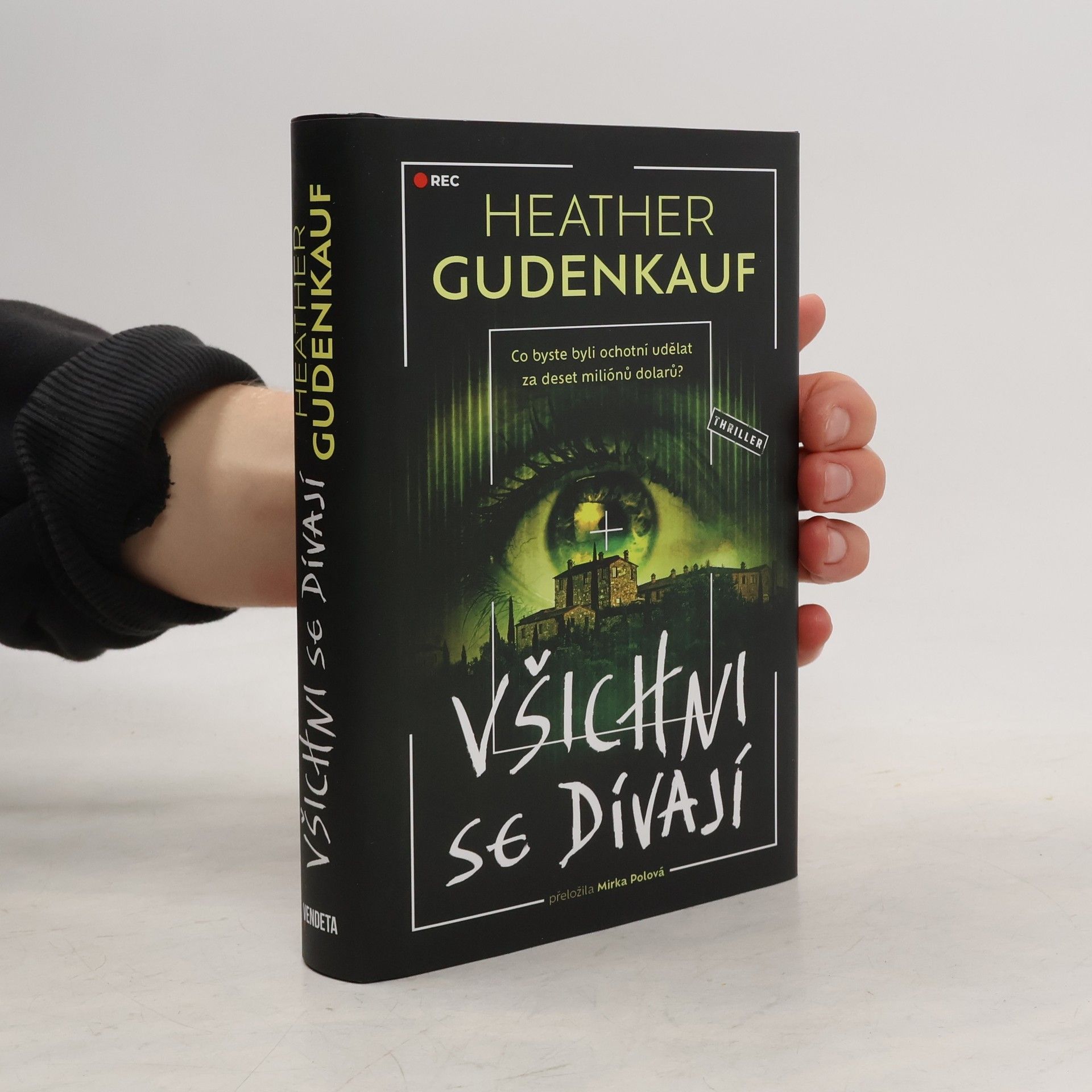 Všichni se dívají