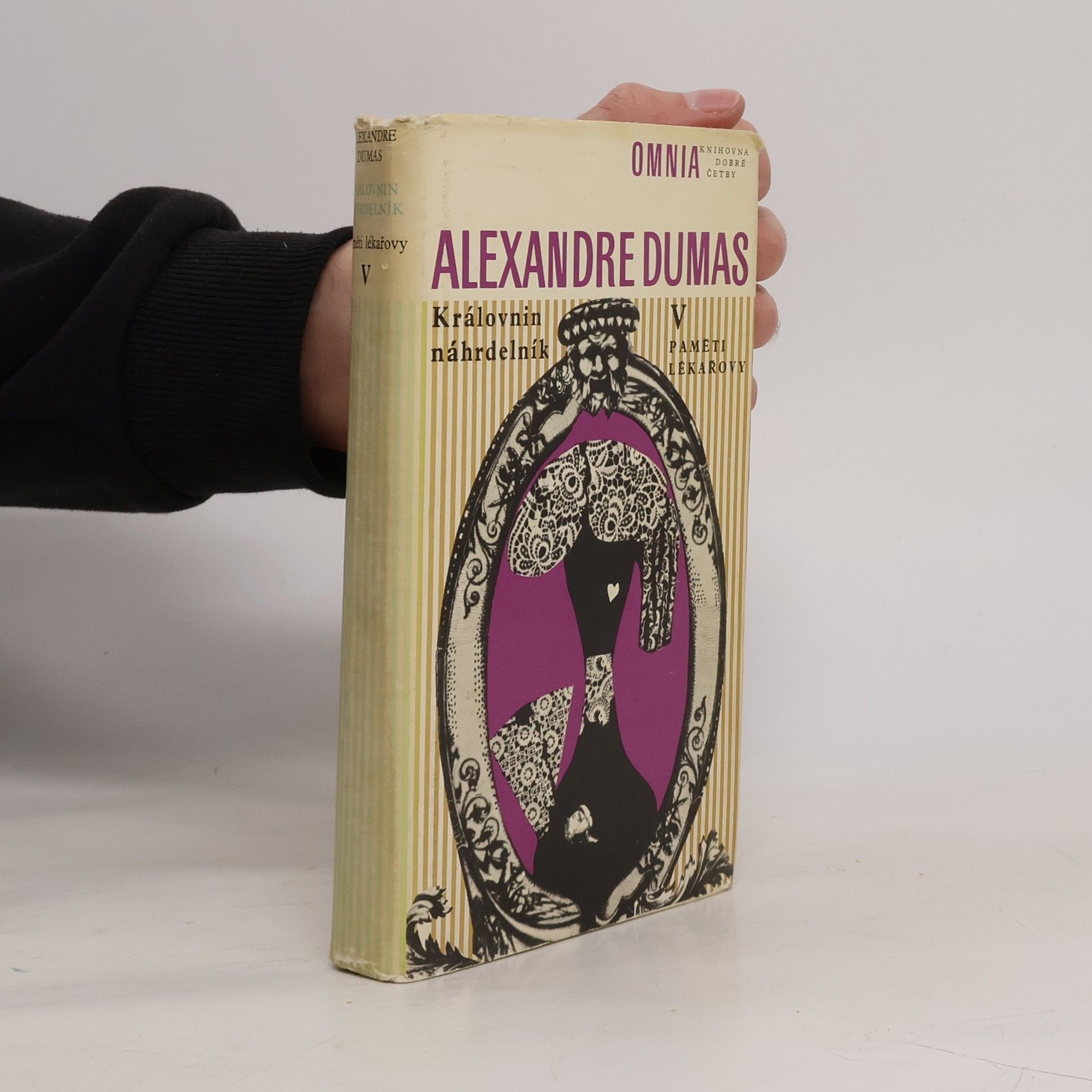 Alexandre Dumas Paměti lékařovy V. Královnin náhrdelník I.