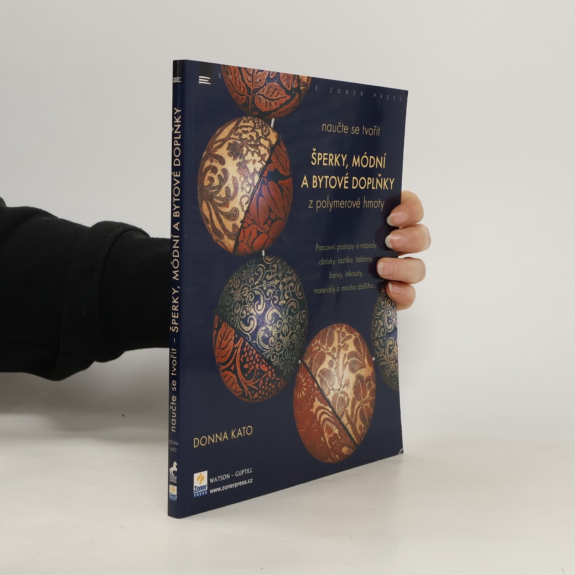 Donna Kato Šperky, módní a bytové doplňky z polymerové hmoty. Pracovní postupy a nápady, obtisky, razítka, šablony, barvy, inkousty, materiály a mnoho dalšího