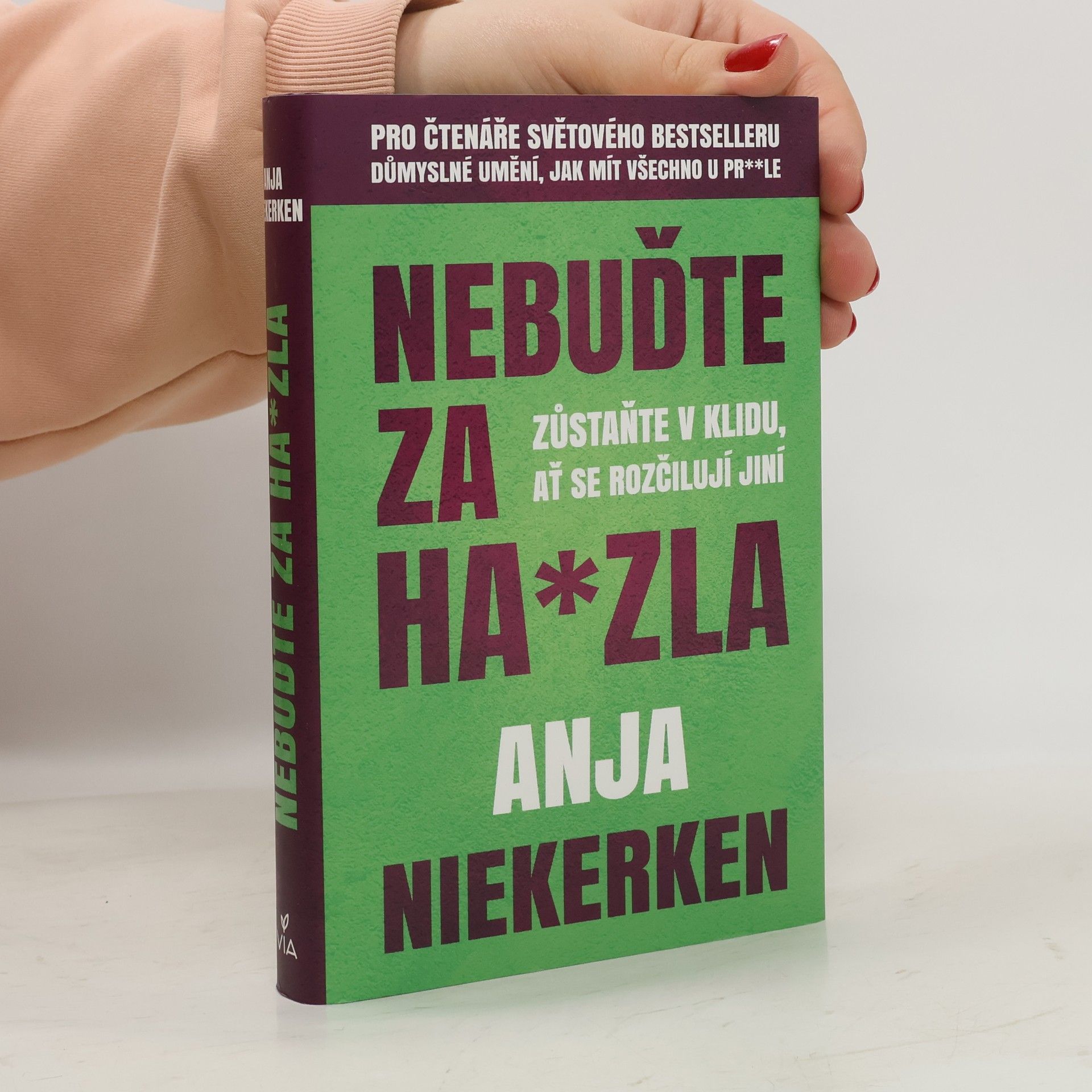 Anja Niekerken Nebuďte za ha*zla : zůstaňte v klidu, ať se rozčilují jiní