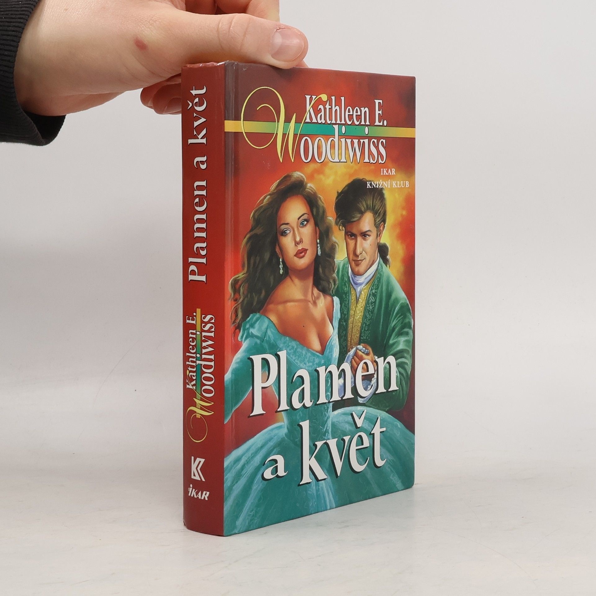 Kathleen E. Woodiwiss Plamen a květ