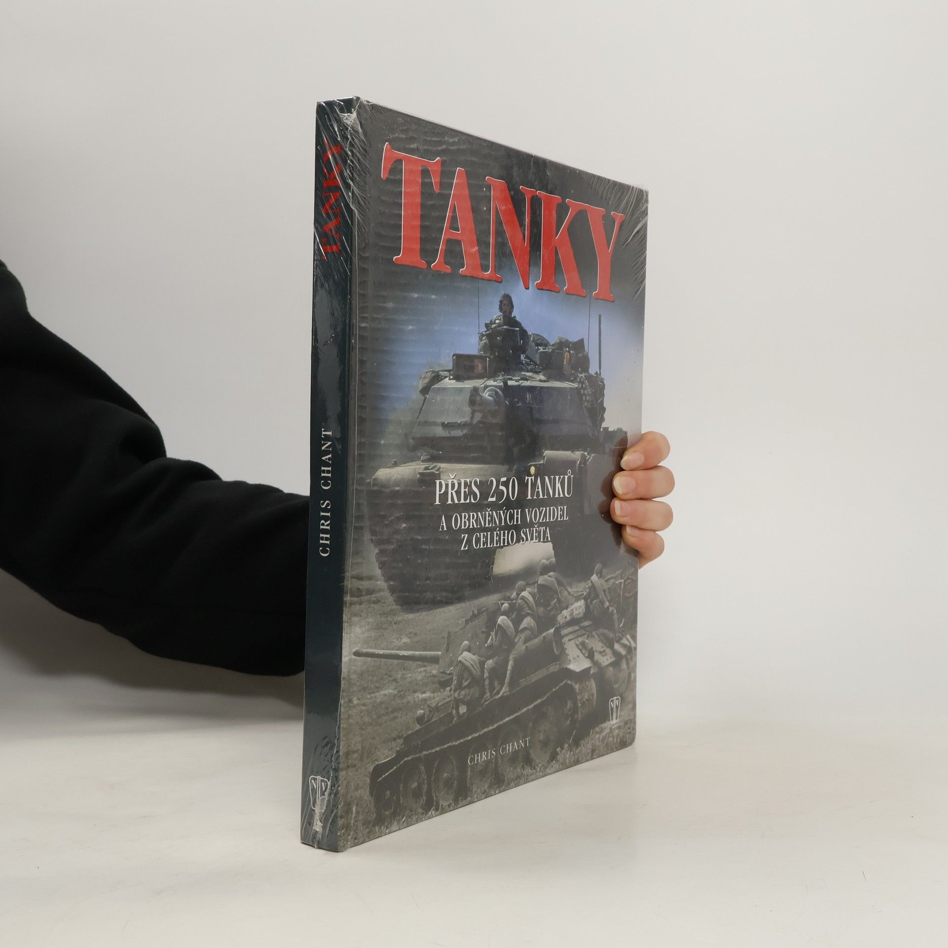 Christopher Chant Tanky: Nejvýznamnější tanky a obrněná vozidla, jejich historie, vývoj a boj